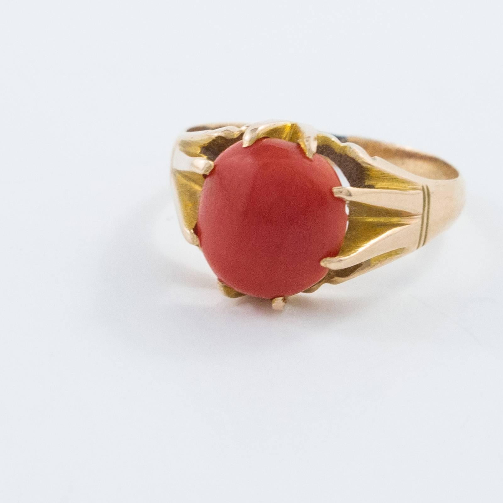 Mediterranean Red Coral Gold Ring In Excellent Condition In Toronto, Ontario