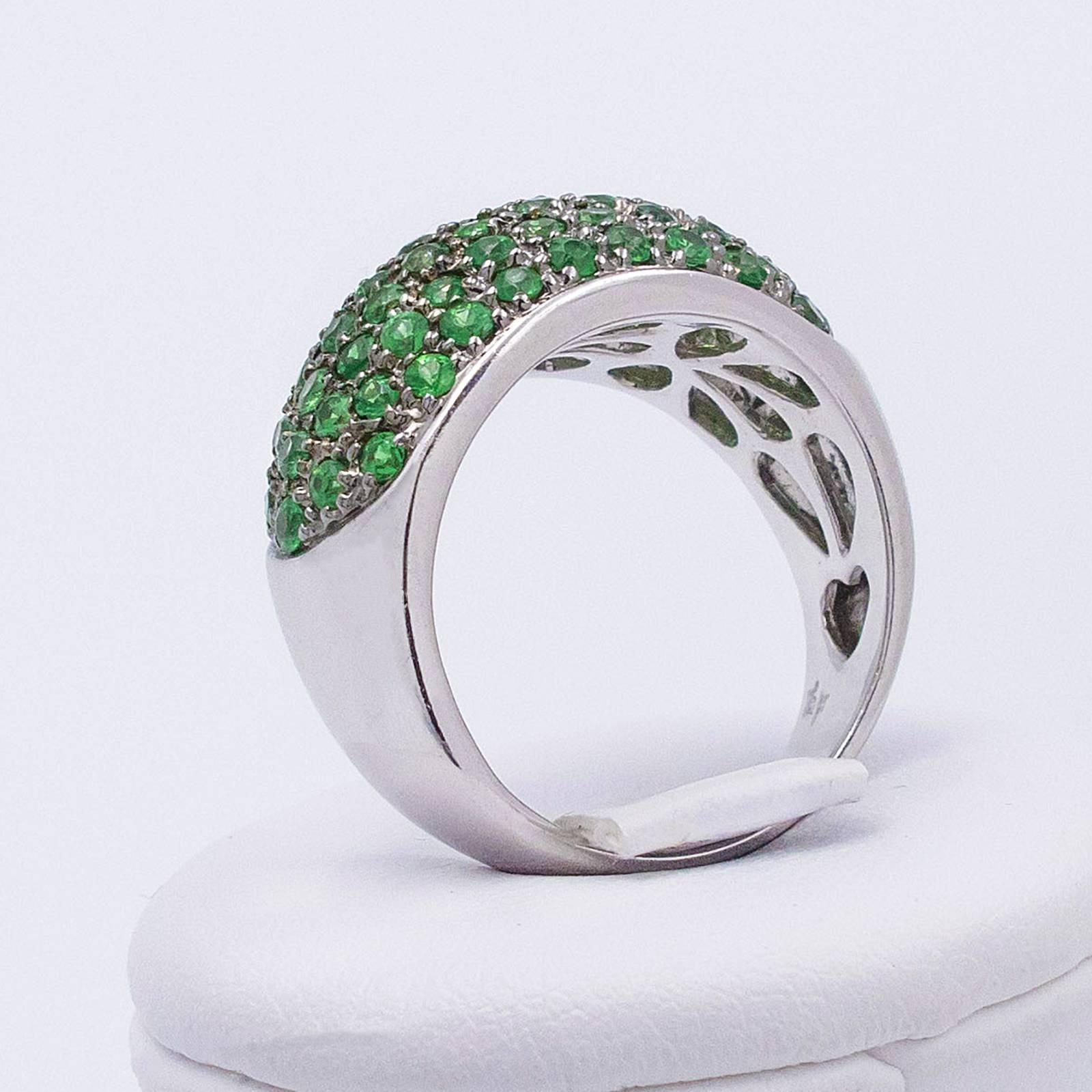 2.12 Carat Tsavorite Garnet White Gold Band Ring In Excellent Condition For Sale In Toronto, Ontario