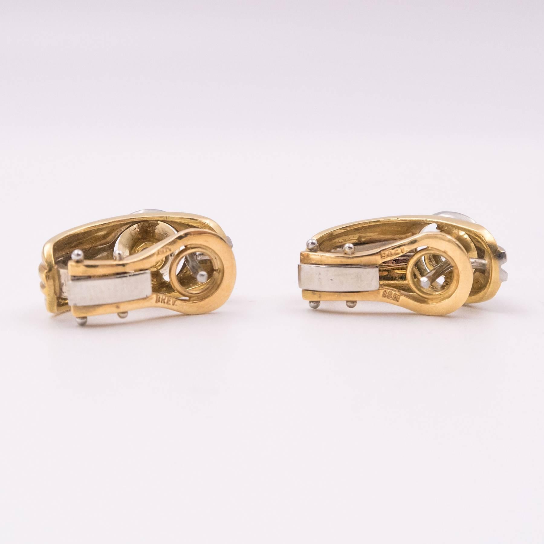 Diamond Earrings in 18 Karat Yellow and White Gold For Sale 1
