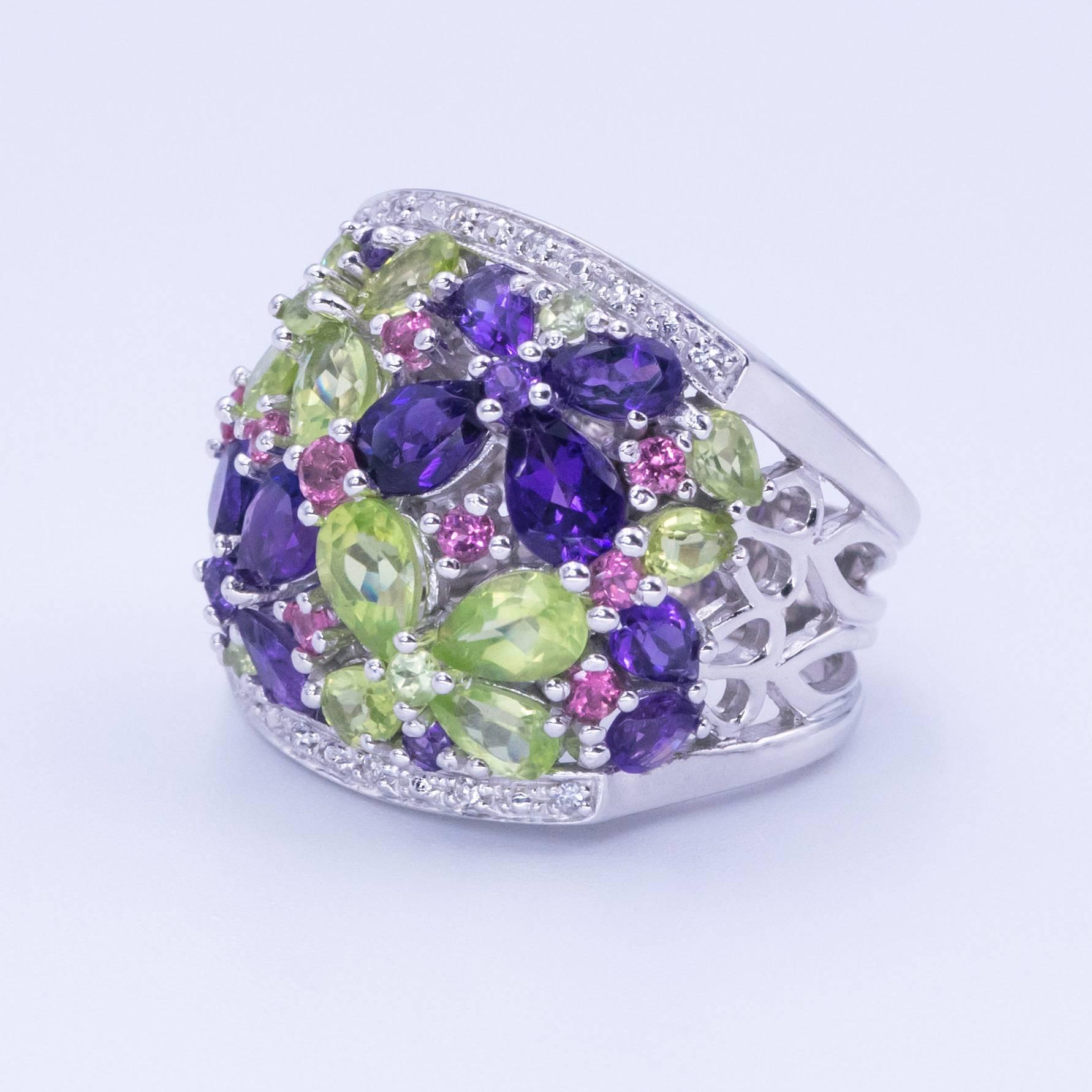 Adorable Amethyst Pink Tourmaline Peridot and Diamond Ring In Excellent Condition For Sale In Toronto, Ontario