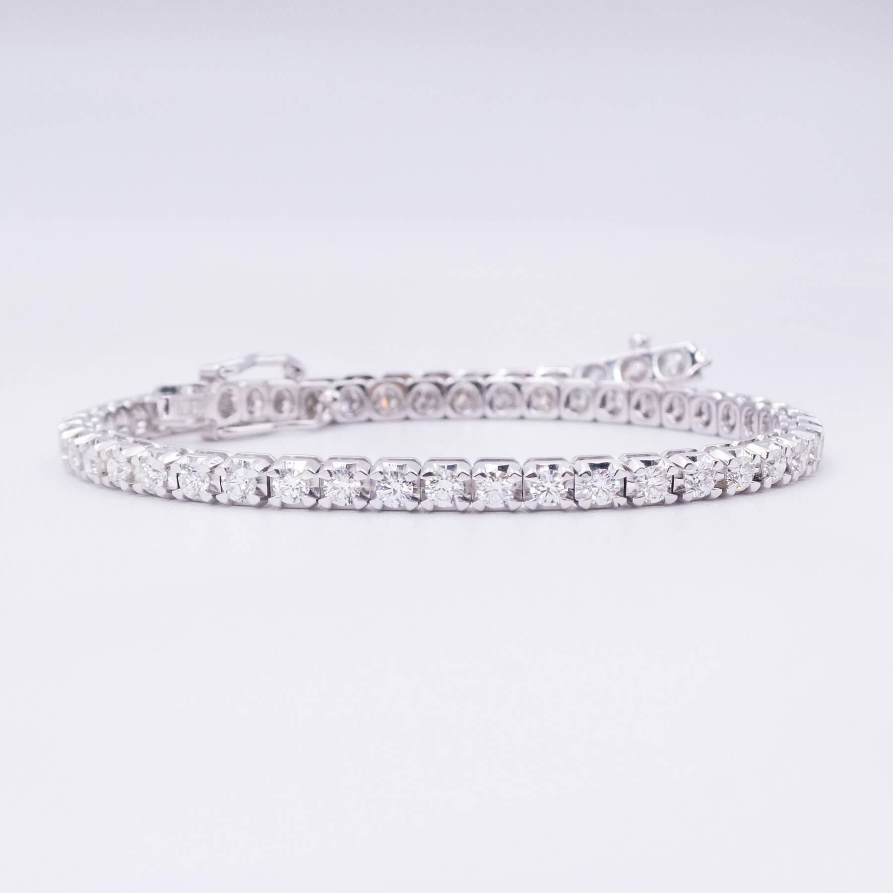 Women's Stunning 3.62 Carat GIA Certified Diamond Tennis Bracelet For Sale