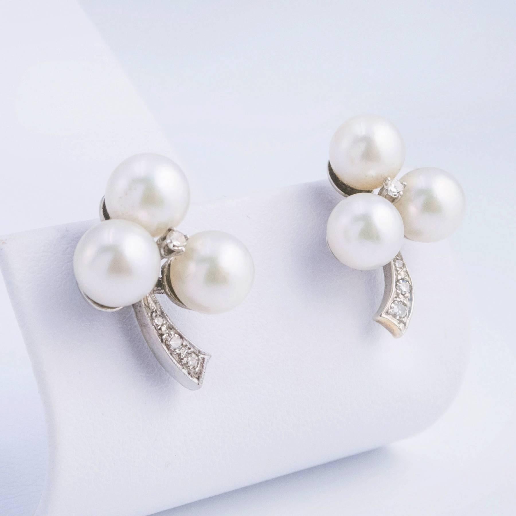 Graceful Cultured Pearl and Diamond Earrings In Excellent Condition For Sale In Toronto, Ontario