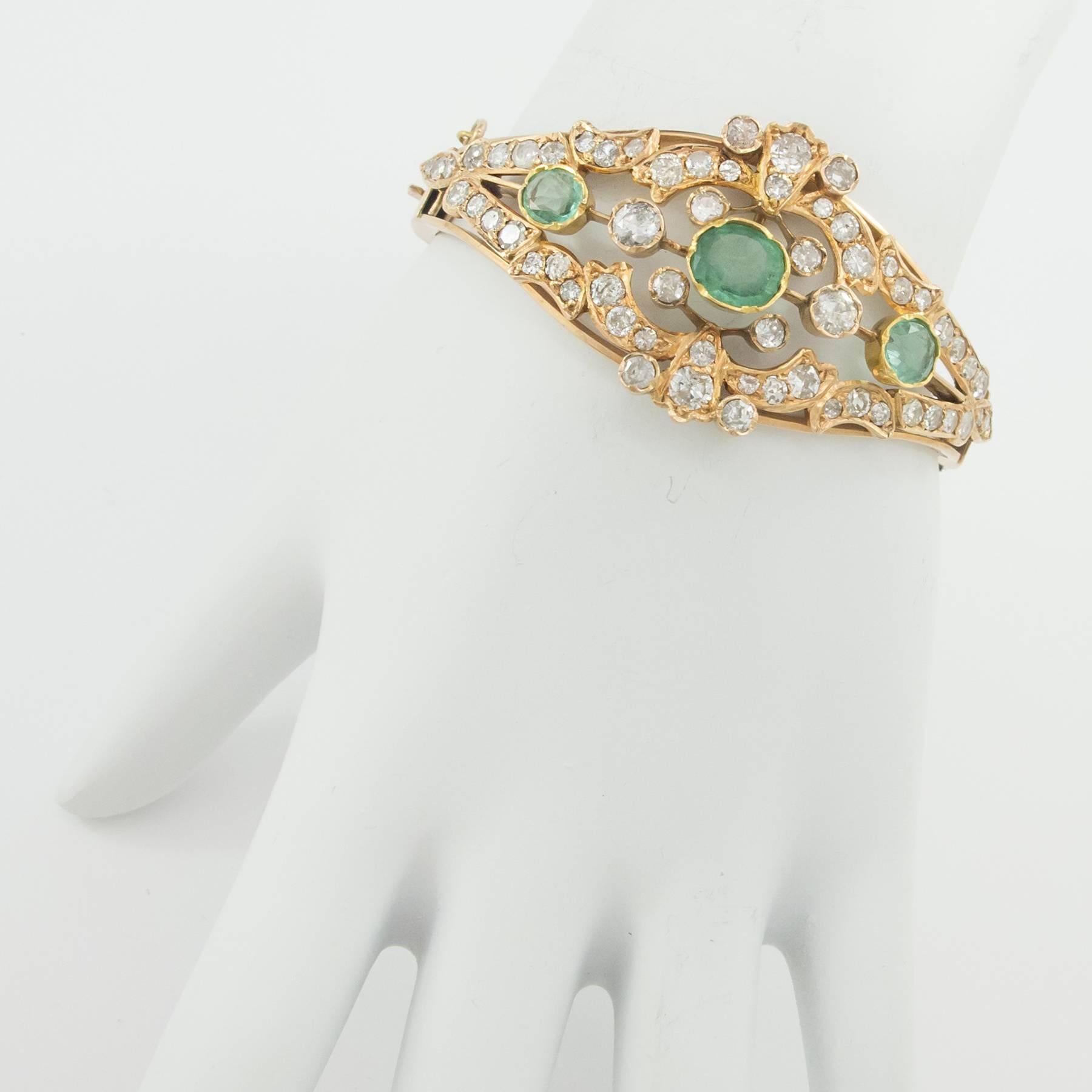 Antique Emerald Diamond Gold Bangle Bracelet In Good Condition For Sale In Toronto, Ontario