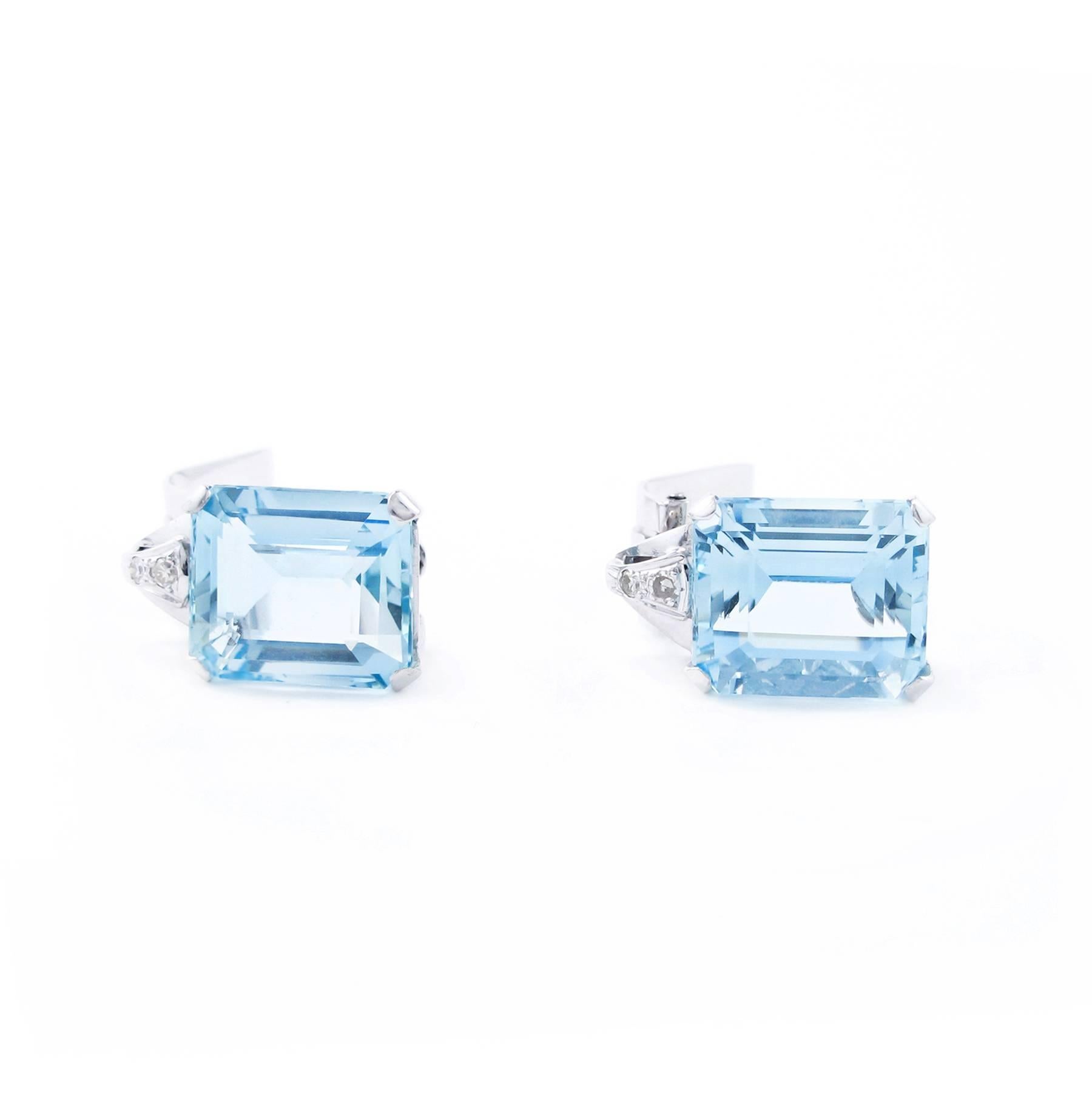 Women's Art Deco Aquamarine and Diamond Earrings set in Platinum For Sale