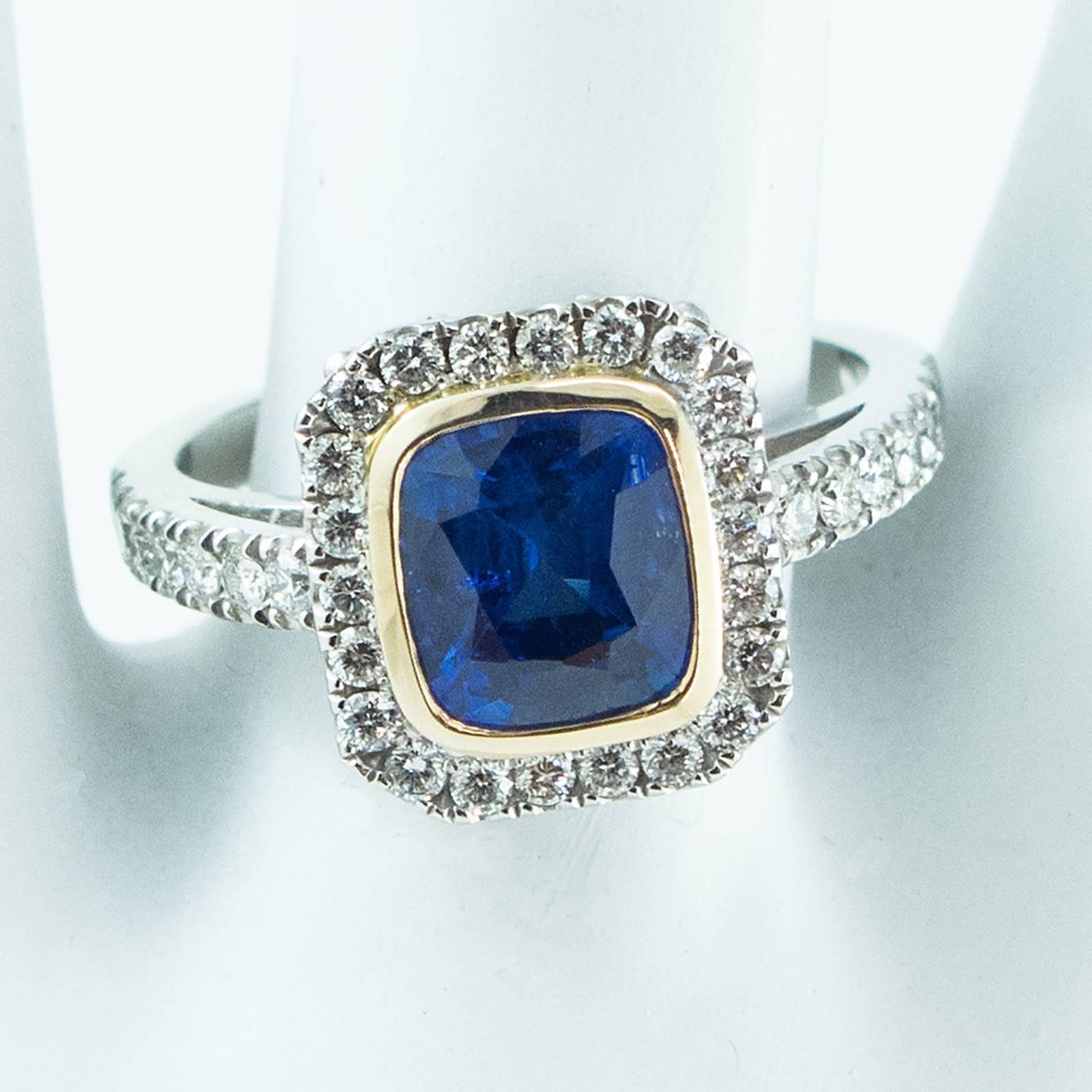 Brilliant Cut Sapphire Diamond and Gold Ring For Sale 1