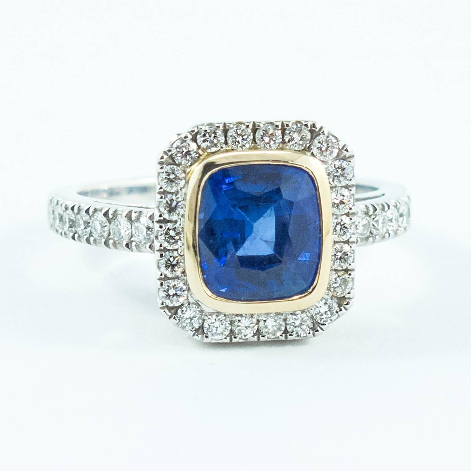 Brilliant Cut Sapphire Diamond and Gold Ring For Sale 3