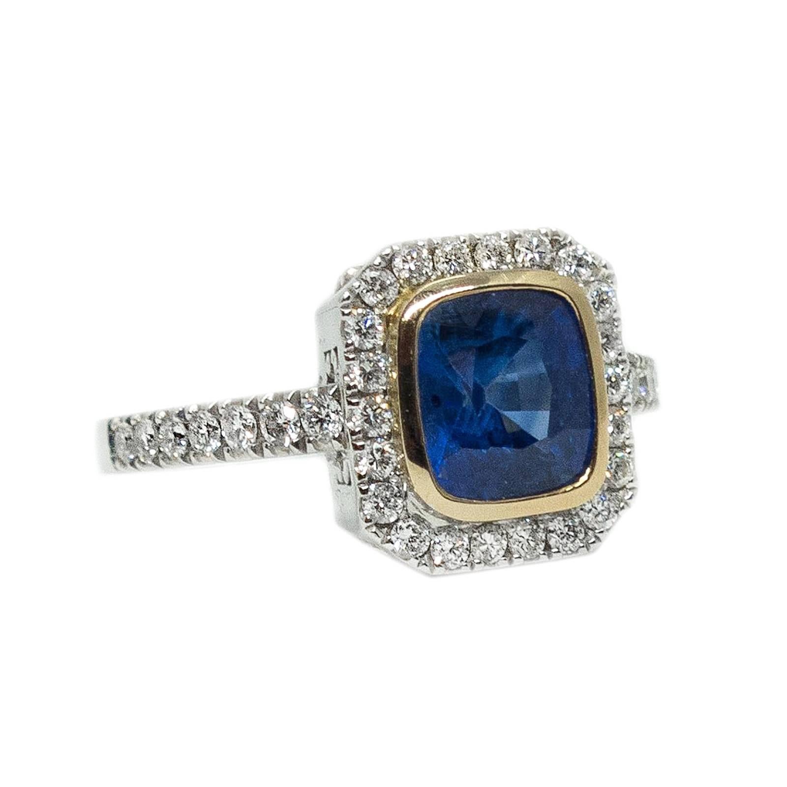 Brilliant Cut Sapphire Diamond and Gold Ring For Sale 2