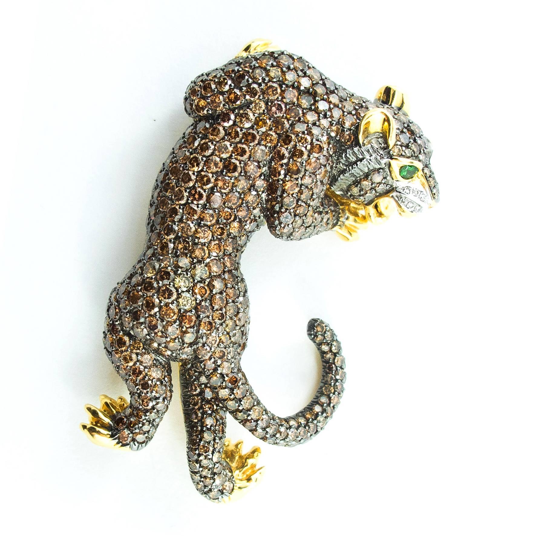Fancy Brown Pave Diamond Gold Panther Brooch In New Condition For Sale In Toronto, Ontario