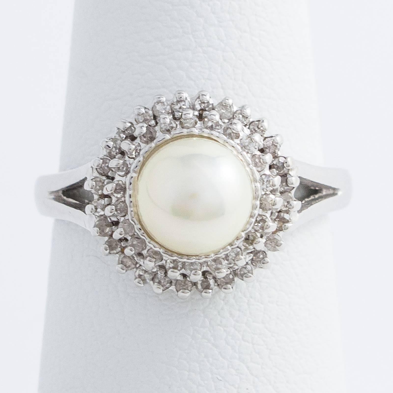 Akoya Pearl and Diamond White Gold Ring In Excellent Condition For Sale In Toronto, Ontario