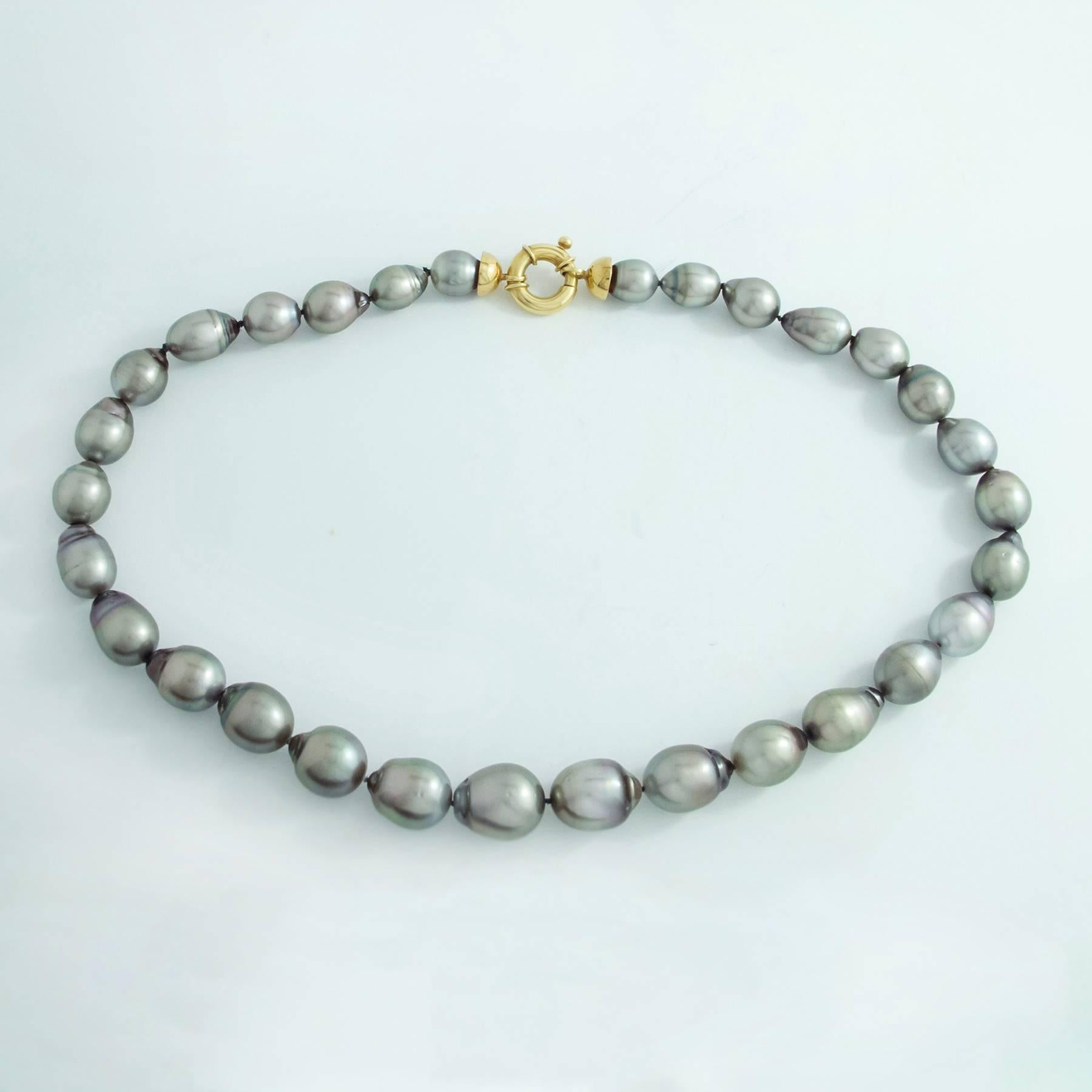 Tahitian Pearls with Yellow Gold Clasp For Sale 1
