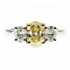 Peter Suchy Three Stone Diamond Gold Ring 3