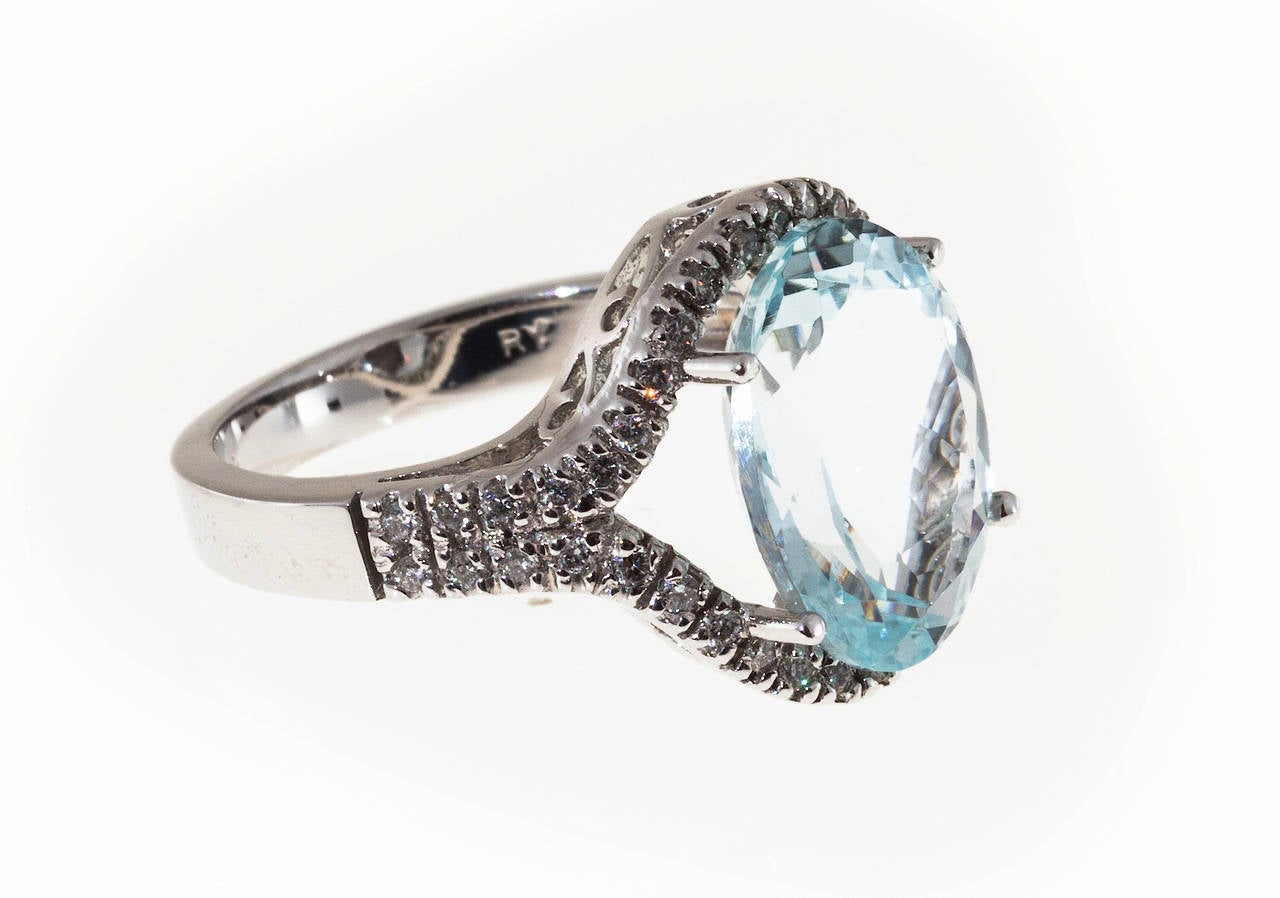 Bright Greenish Blue Aquamarine Diamond Gold Ring For Sale at 1stdibs