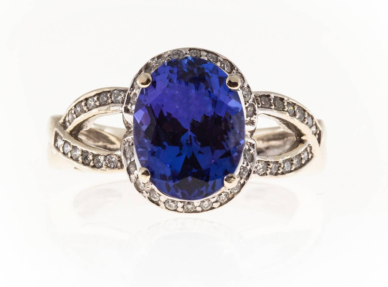 Modern Bright Oval Purple Blue Tanzanite Diamond Gold Ring