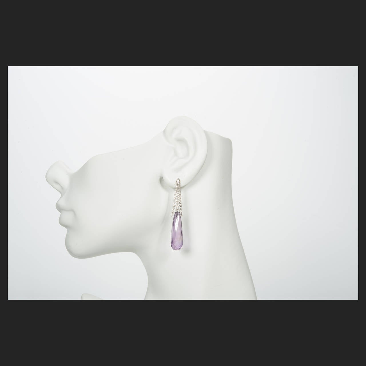 30.00 Carat Amethyst Gold Briolette Dangle Earrings In Good Condition In Stamford, CT