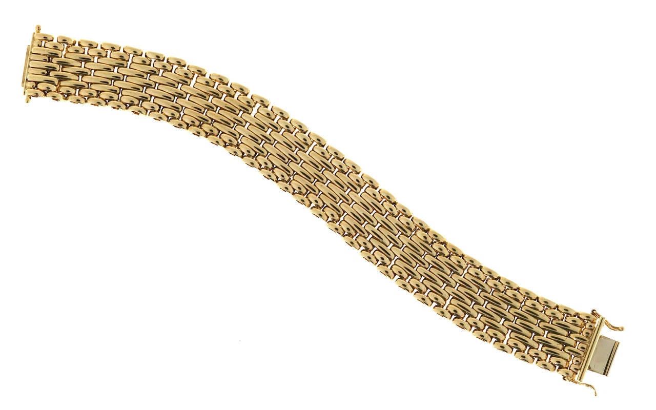 Beautiful Italian Made 9 row solid 14k heavy gold mesh bracelet. Hidden built in box catch and two side lock safeties. Links and pins all strong.

14k Yellow Gold
Stamped: 14k
47.5 grams
7 inches
Width: ¾ inch