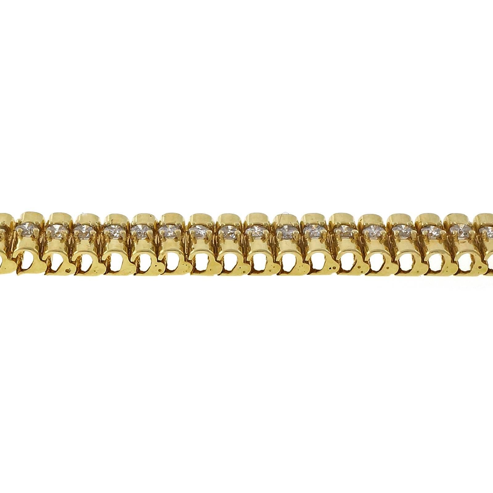 Diamond Gold Cylinder Link Bracelet  In Good Condition In Stamford, CT