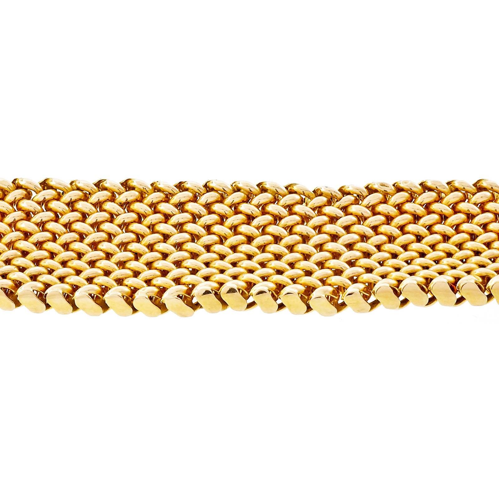 Unoaerre Italian Gold Mesh Bracelet In Good Condition In Stamford, CT