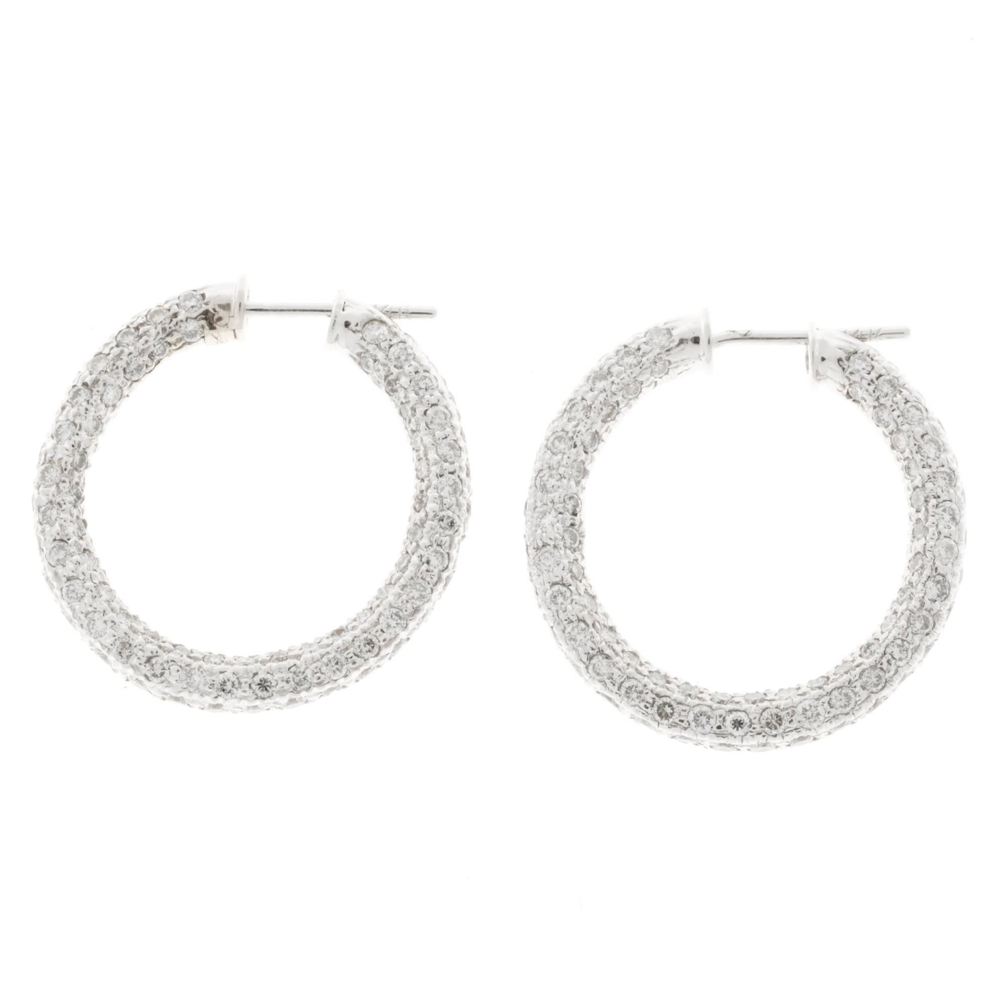 4.20ct Round Diamond Pave Link Hoop 14k white gold Gold Earrings. 1 inch around, 3.5mm round pave set diamond earrings

24 round full cut diamonds, approx. total weight 4.20cts, H, VS – SI
14k white gold
Tested and stamped: 14k
6.1 grams
Top to