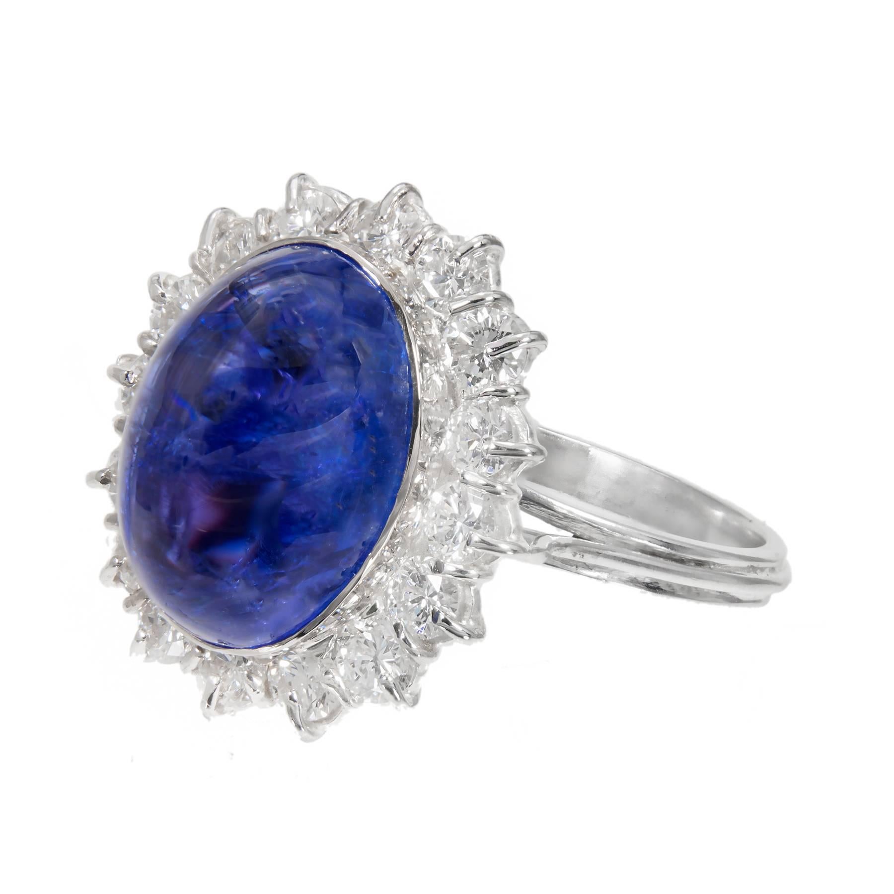 Bague de fiançailles en or avec tanzanite cabochon de 9,75 carats et halo de diamants