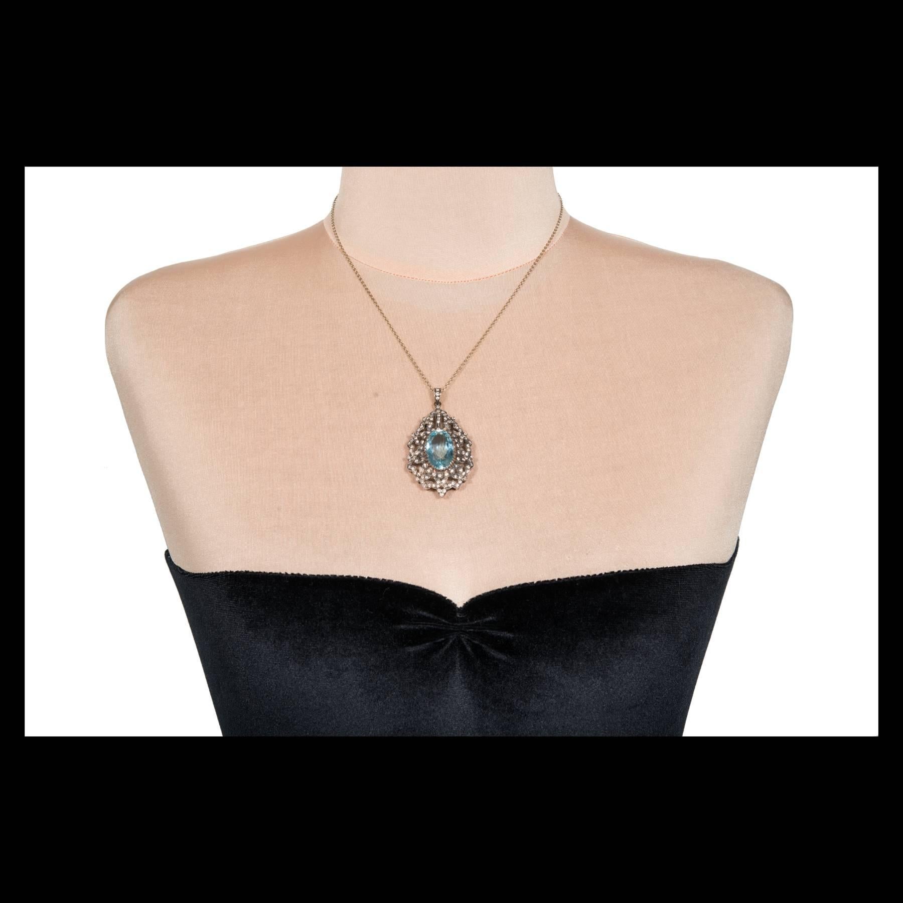 15,10 Karat Oval Aquamarin Diamant Silber Gold Art Deco Anhänger Halskette (Ovalschliff) im Angebot