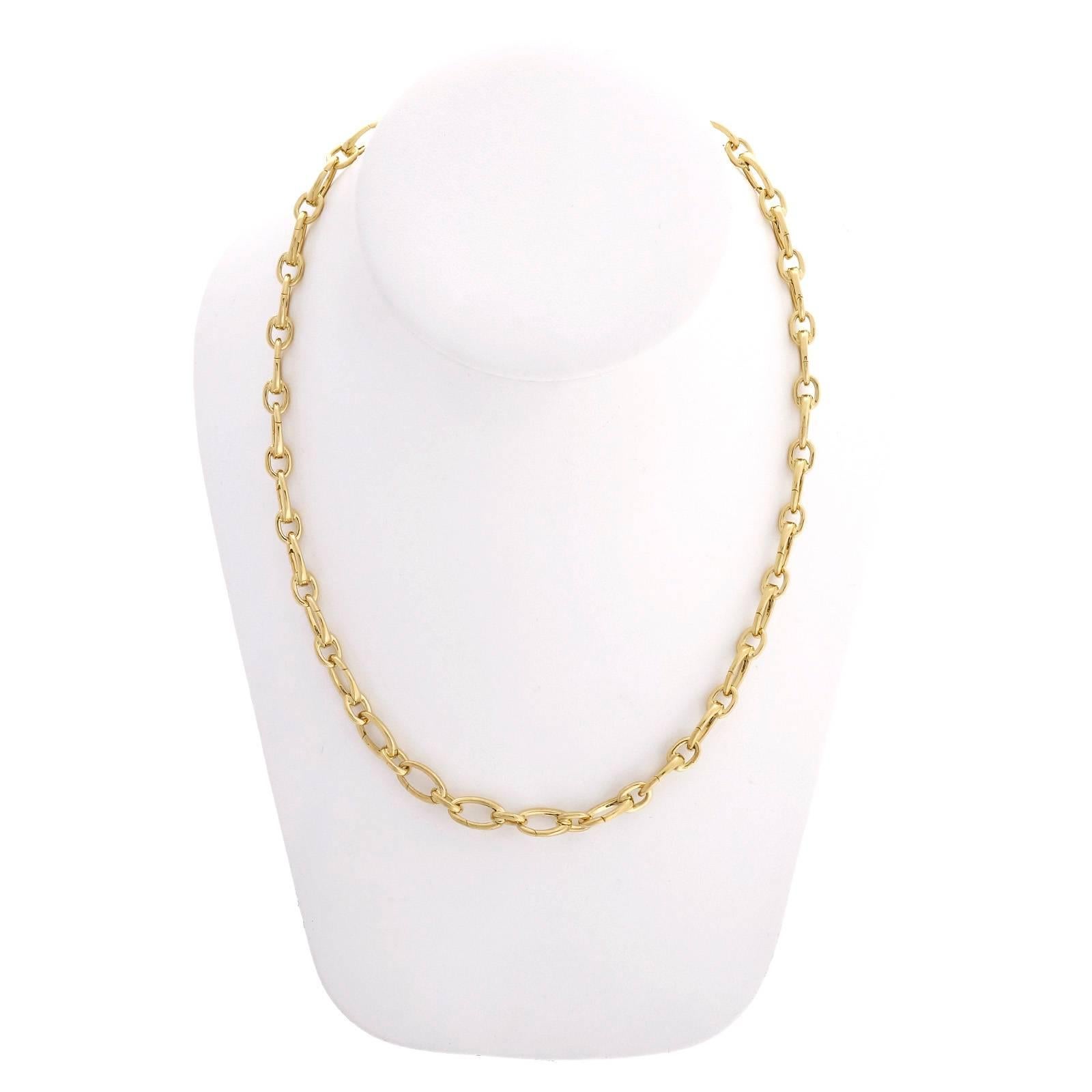 Authentic Tiffany & Co link clasp necklace 18 inches long. Links open and close. Can be shortened to any length or made into 2 bracelets.

14k yellow gold
39.9 grams
Tested: 18k
Stamped: 750
Hallmark: T+C Italy
Length: 18 inches
Width: