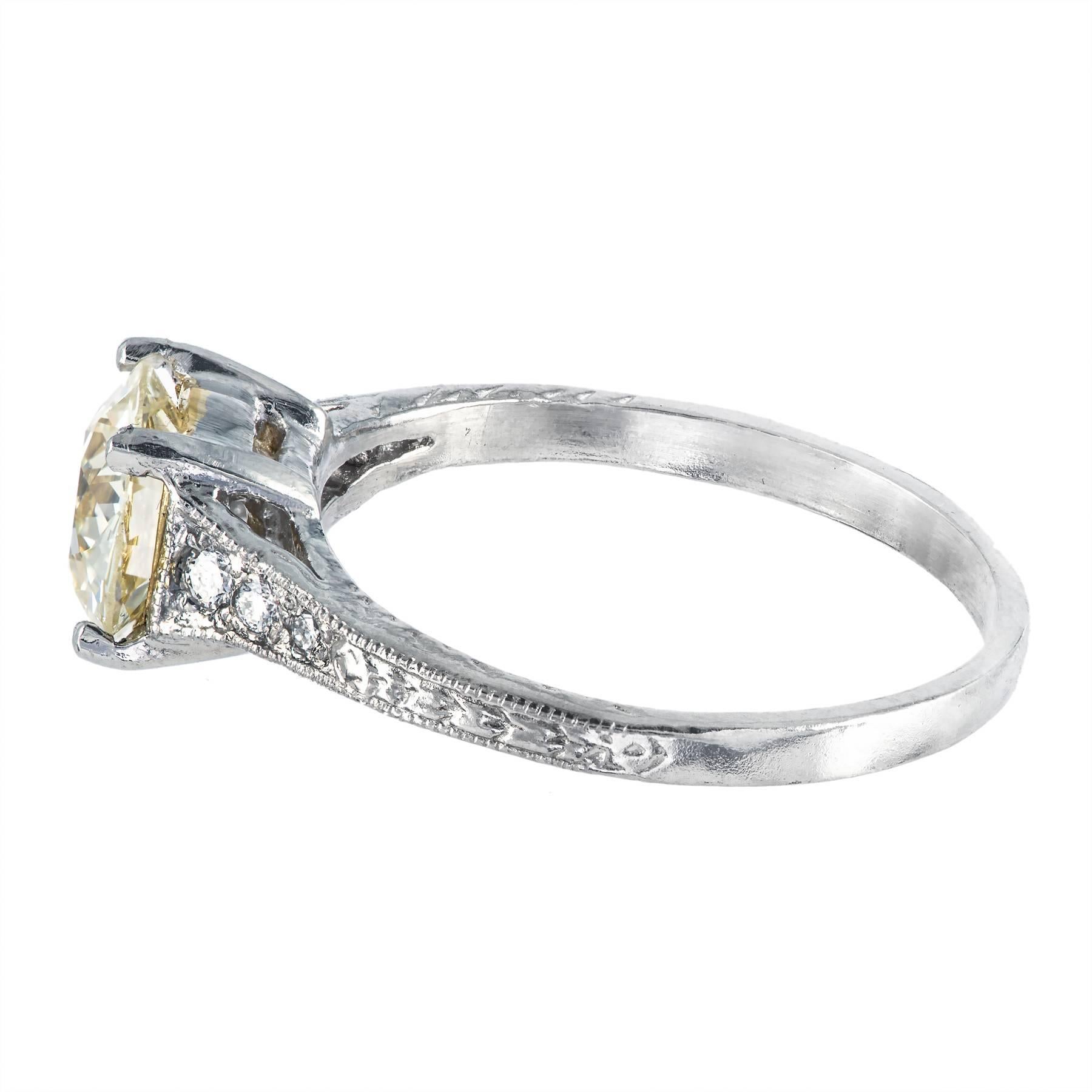 .92 Carat Natural Light Yellow Diamond Art Deco Platinum Engagement Ring In Good Condition In Stamford, CT