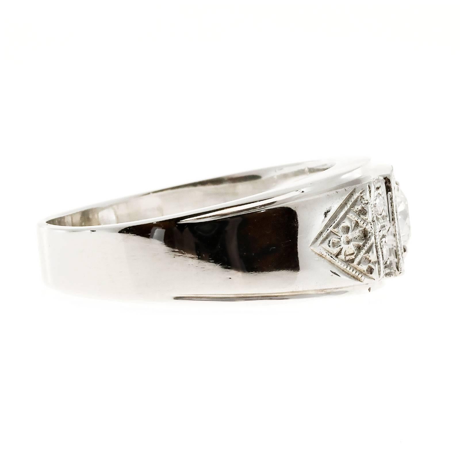 Handgravierter Diamant-Goldring für Männer im Zustand „Gut“ in Stamford, CT