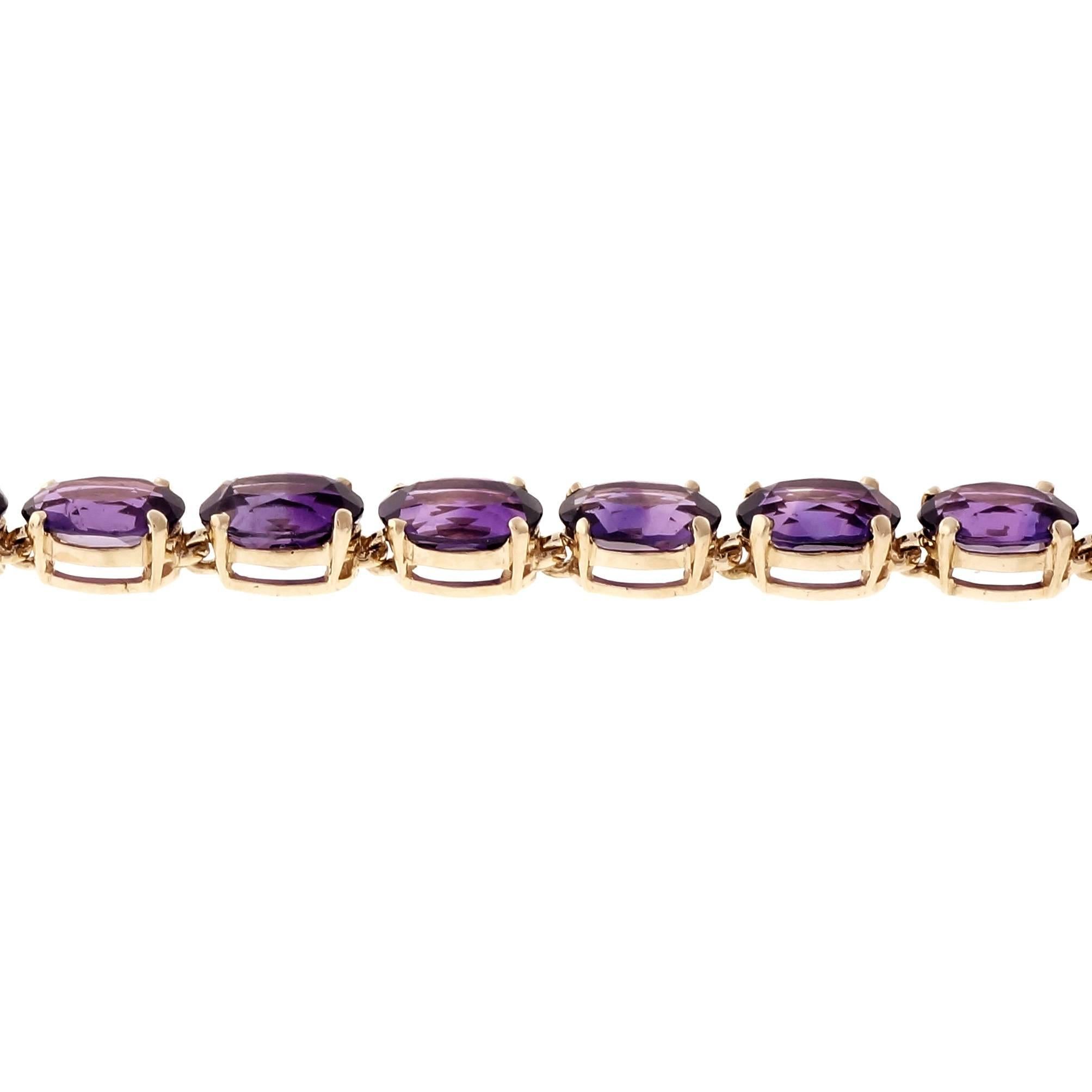 Tiffany & Co bright purple Amethyst hinged link bracelet with hidden built in catch. Circa 1960. 

18 oval bright reddish purple Amethyst, approx. total weight 31.50cts, VS, 8.95 x 7.06 x 4.06mm
14k yellow gold
Tested: 14k
Stamped: 14k