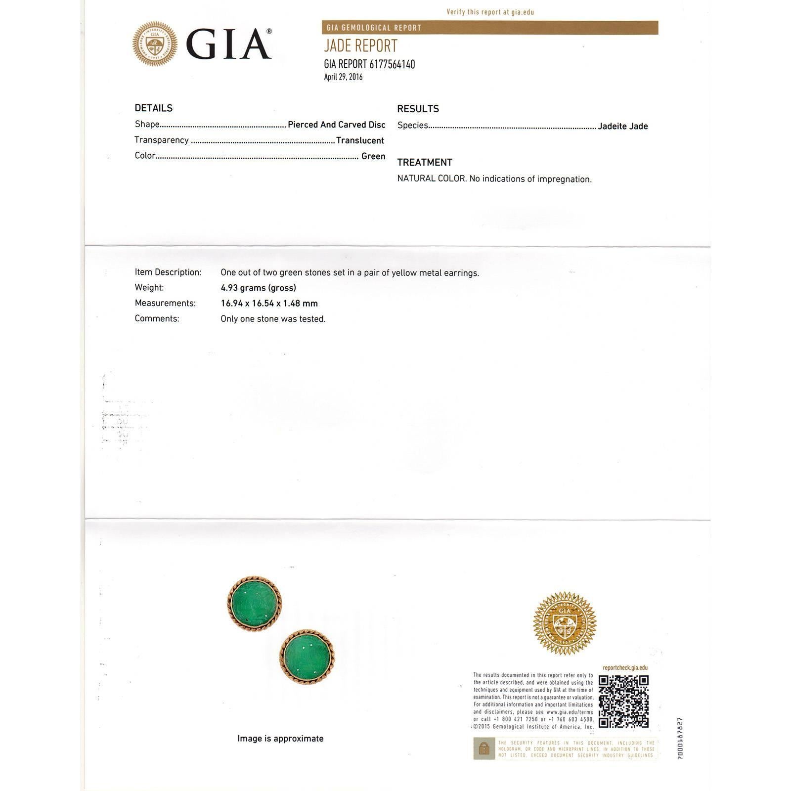 Boucles d'oreilles rondes en or sculpté, certifiées GIA, en jadeite Bon état - En vente à Stamford, CT