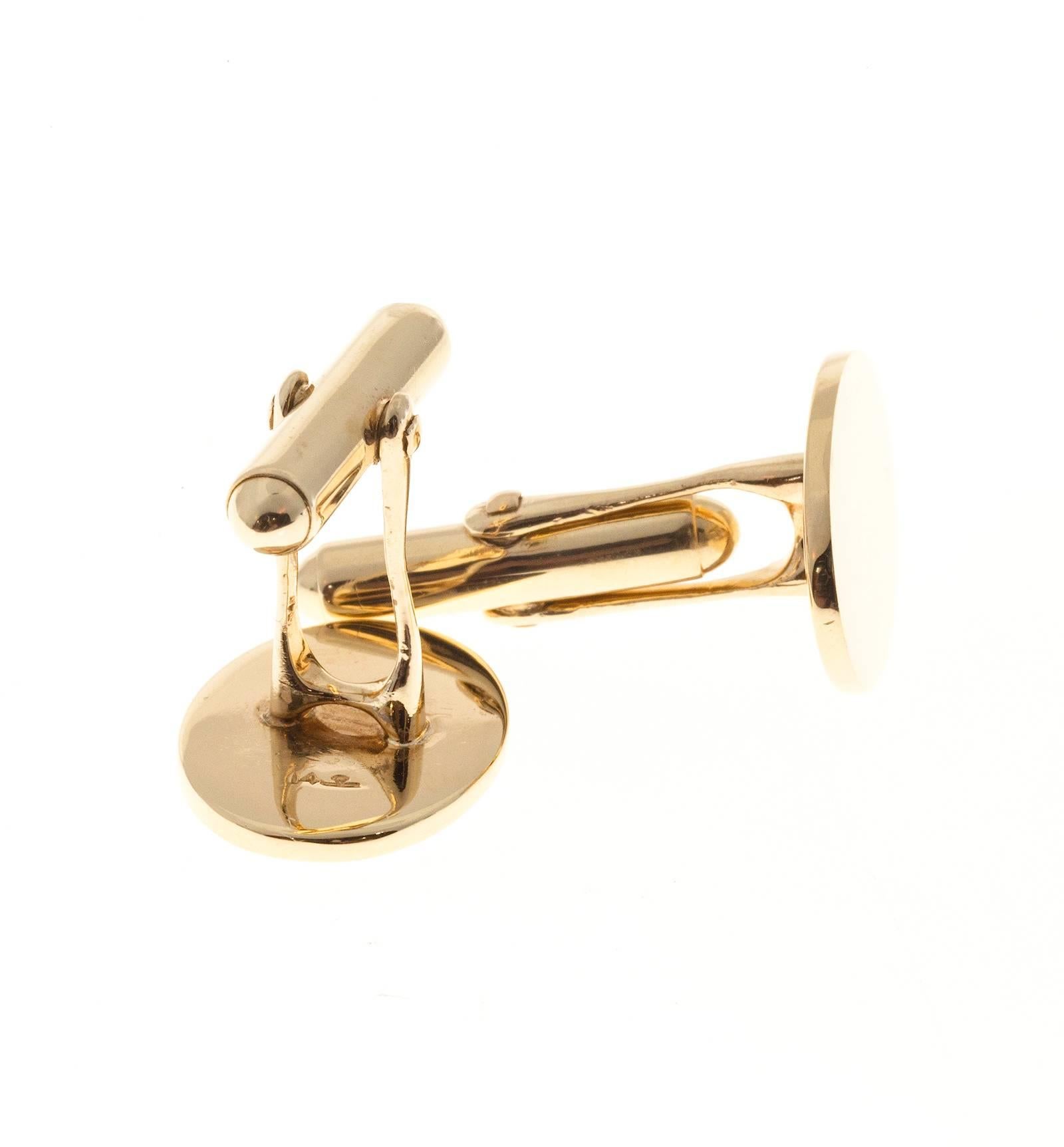 Larter & Sons Gold Oval Cufflinks In Good Condition In Stamford, CT