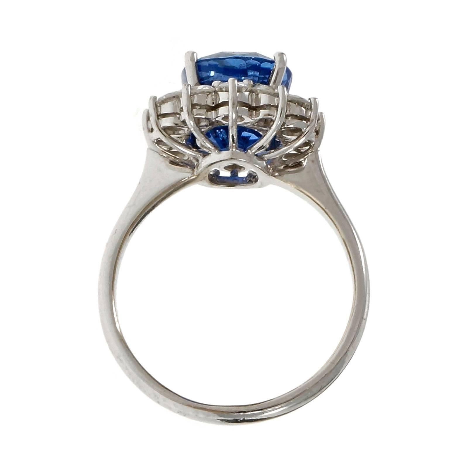 Verlobungsring mit natürlichem ovalem Saphir und Diamant-Halo aus Gold Damen