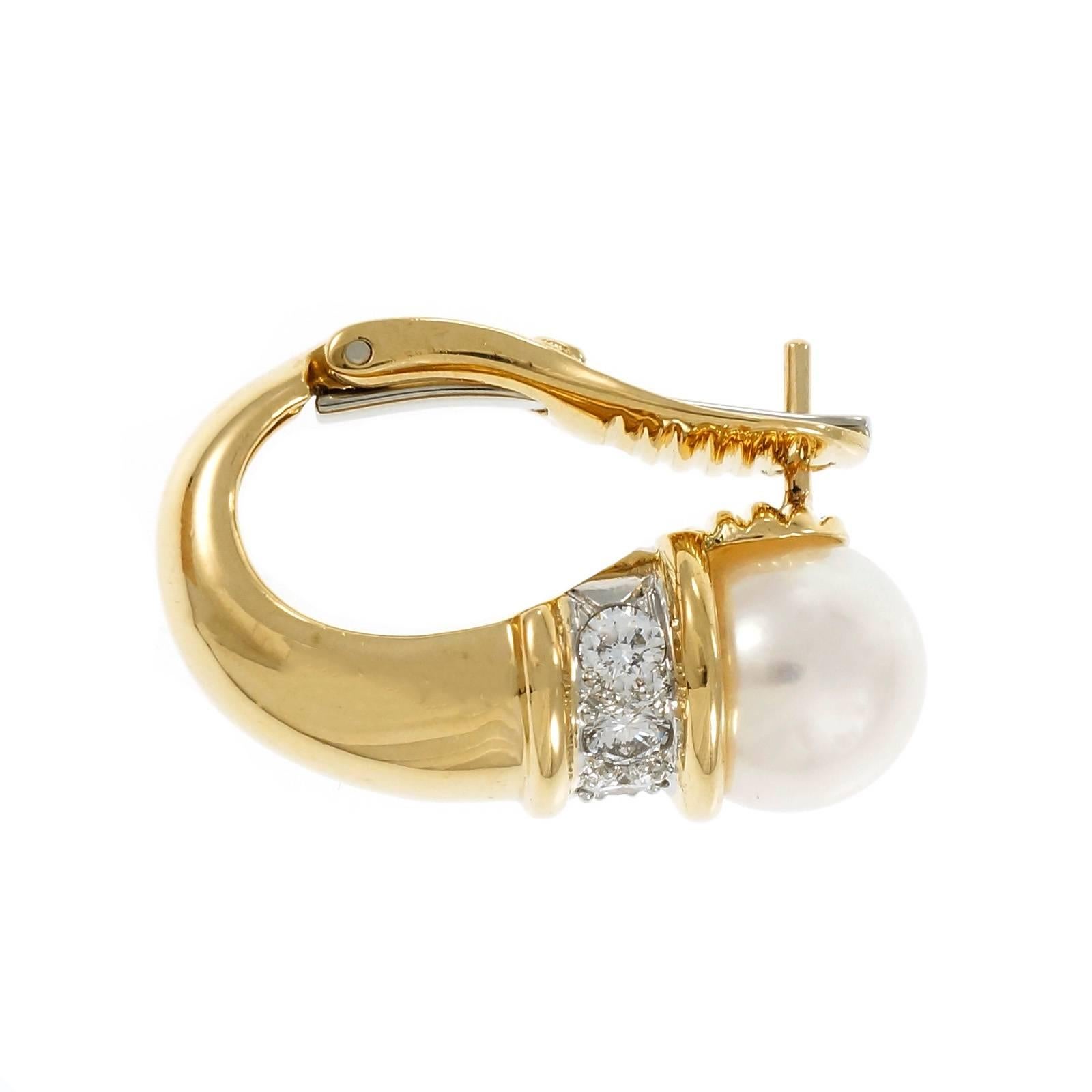 Gumps clip post 18k yellow and white gold earrings with pinkish white high lustré cultured pearls and bright sparkly full cut diamonds in a Cornucopia design hoop clip post earring.

2 round white with pink overtone cultured pearls, excellent