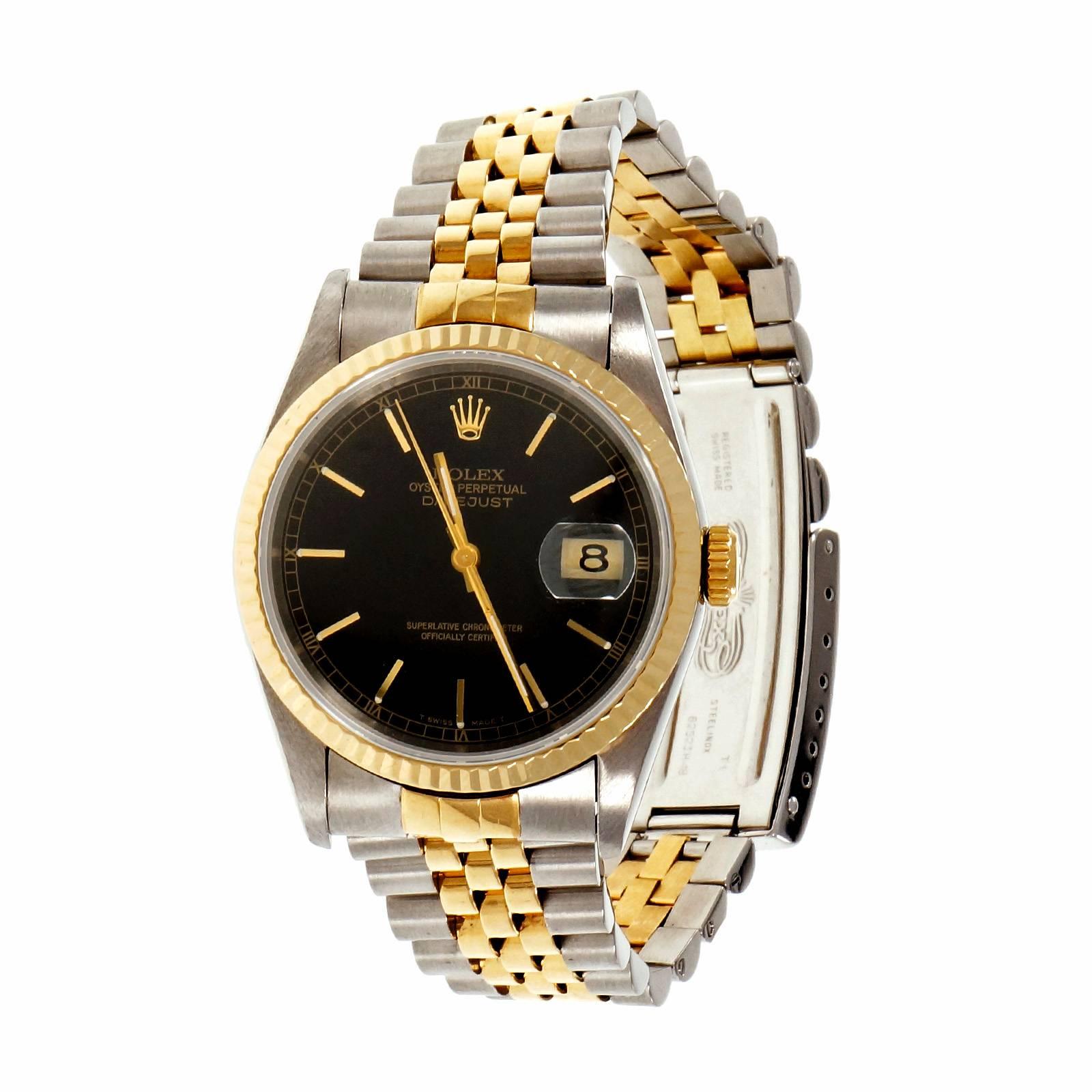 Massive Rolex Datejust 16233 Armbanduhr in 18k Gelbgold und Stahl mit einem originalen schwarzen Zifferblatt. Ca. 1995. 

103.5 Gramm
Bandlänge: 8.25+ Zoll - kann gekürzt werden - Links sind verfügbar
Länge: 43.6mm
Breite: 36mm
Breite des Bandes am