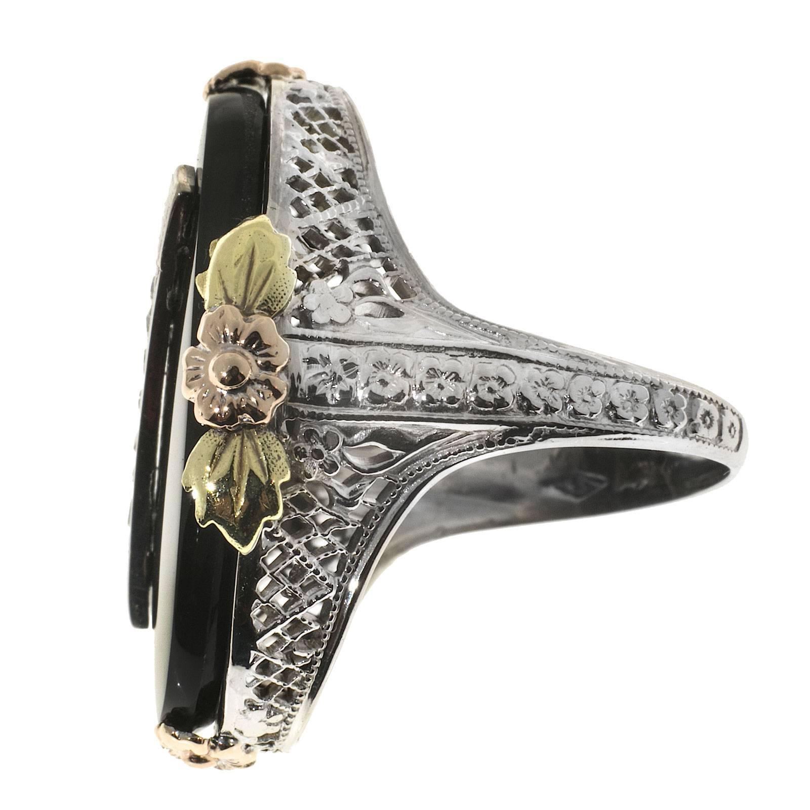 Bague cocktail fleur en or filigrane avec onyx noir ovale et diamants Pour femmes en vente