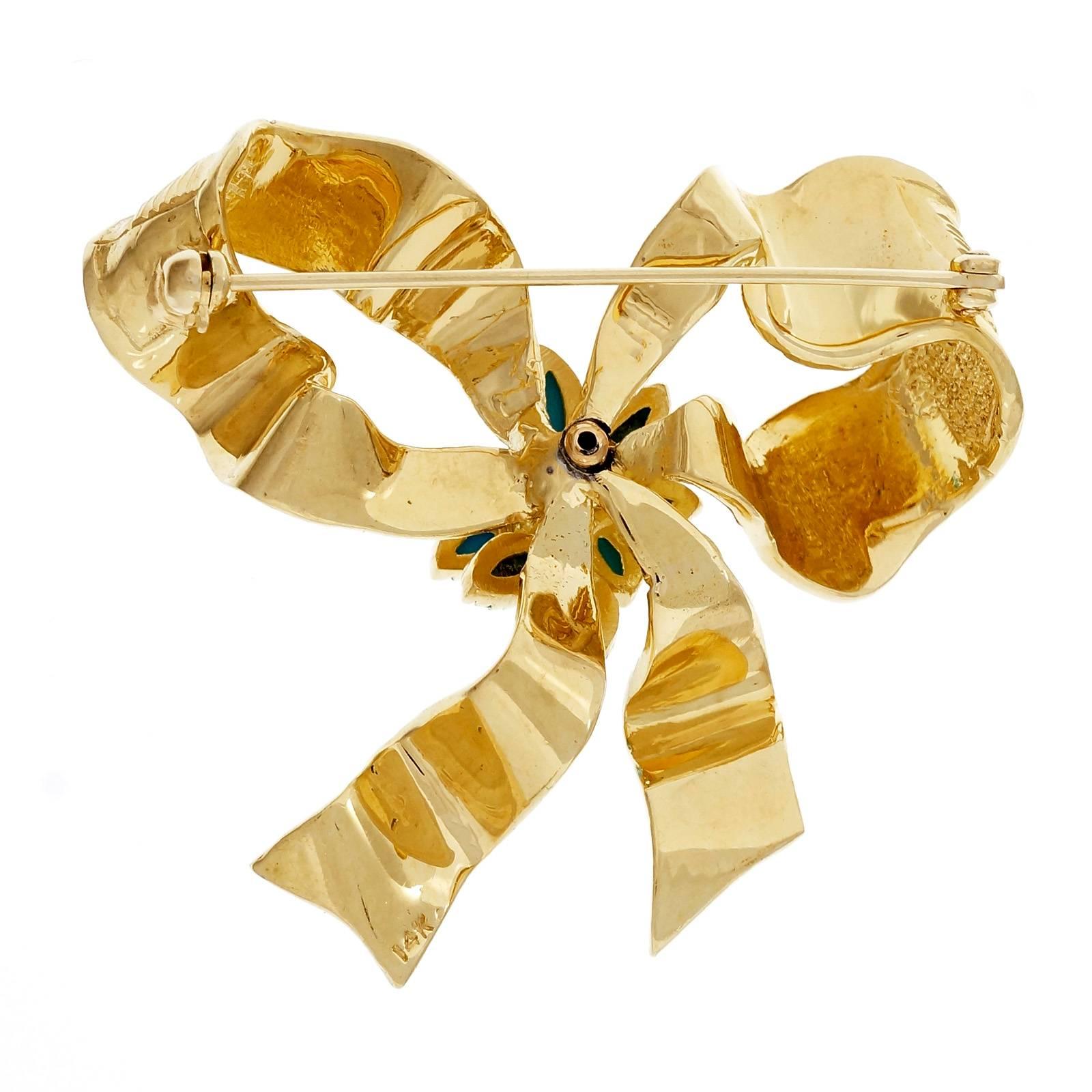 GIA Certified Persian Turquoise Textured Yellow Gold Bow Brooch In Good Condition For Sale In Stamford, CT
