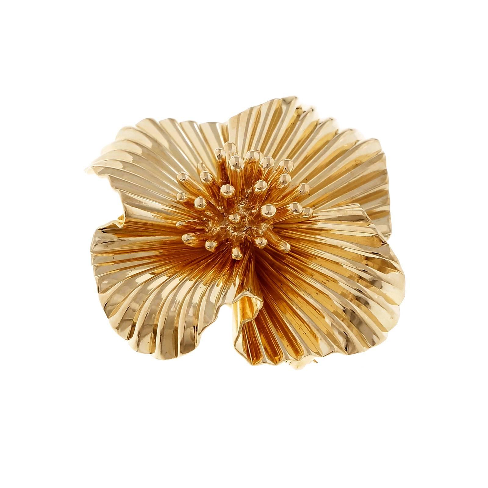 Tiffany & Co  Yellow Gold Brooche In Good Condition For Sale In Stamford, CT