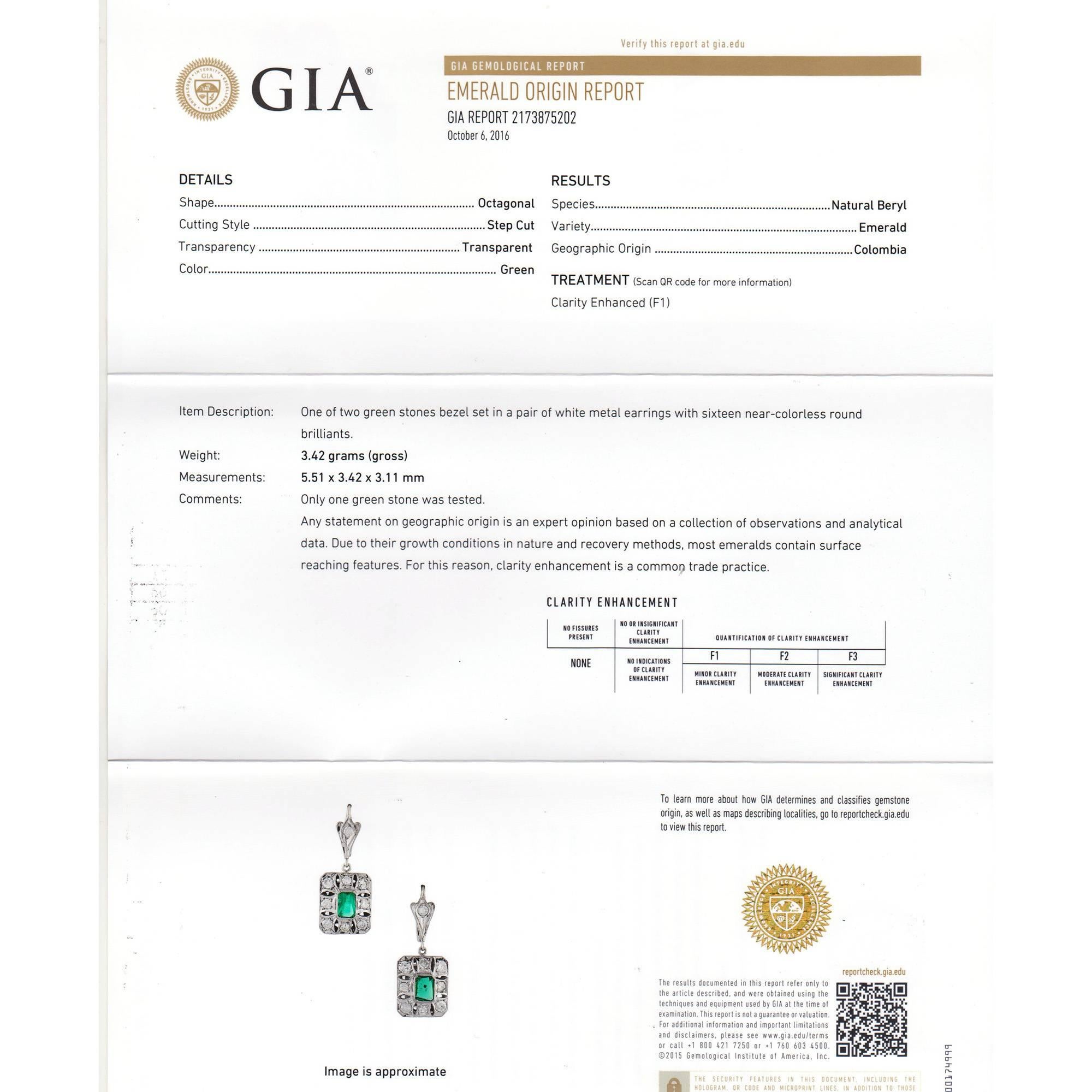 GIA Certified Colombian 1.40 Carat Emerald Diamond Platinum Dangle Earrings  In Good Condition For Sale In Stamford, CT