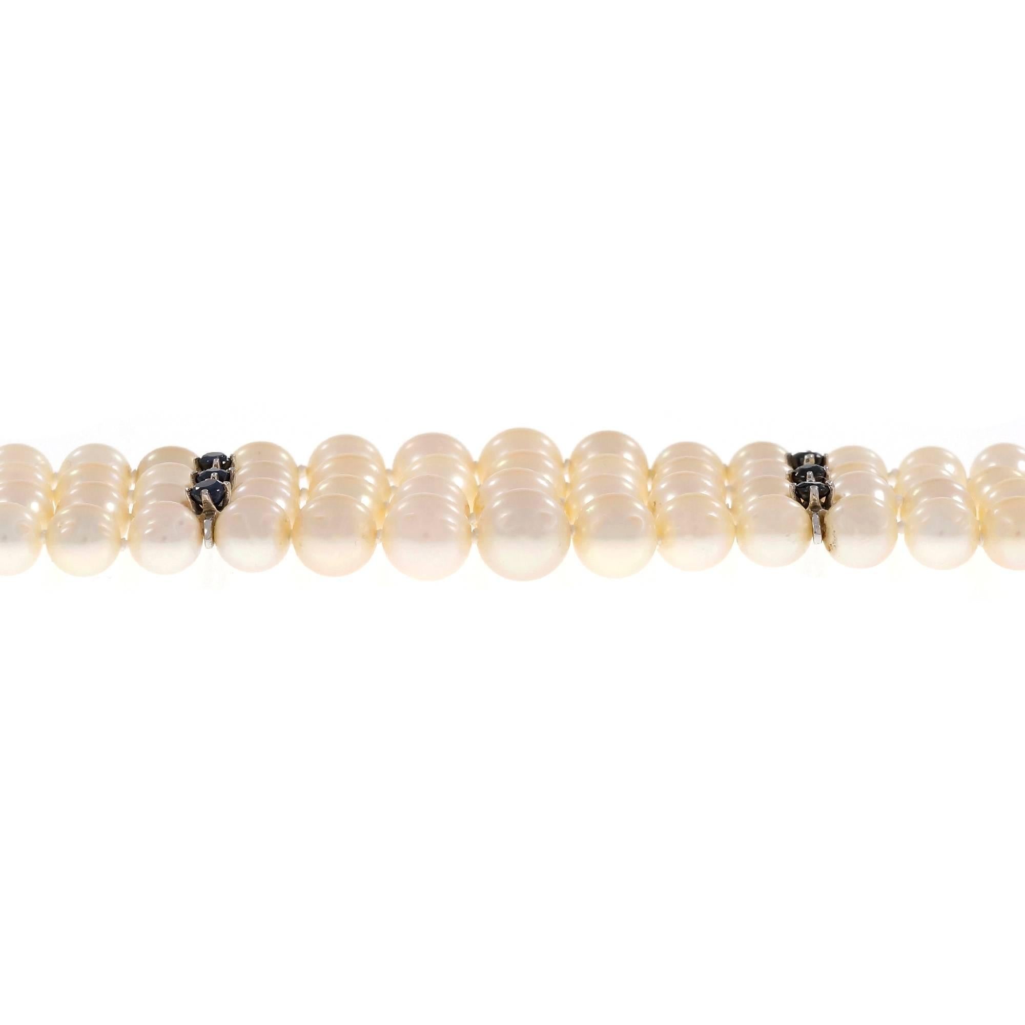 1950’s mid-century graduated cultured pearl bracelet with white gold genuine Sapphire catch and spaces. Natural color undyed light cream color high lustré cultured pearls. Freshly strung.

1 round cabochon blue Sapphire, 6.5mm
8 Calibré cut