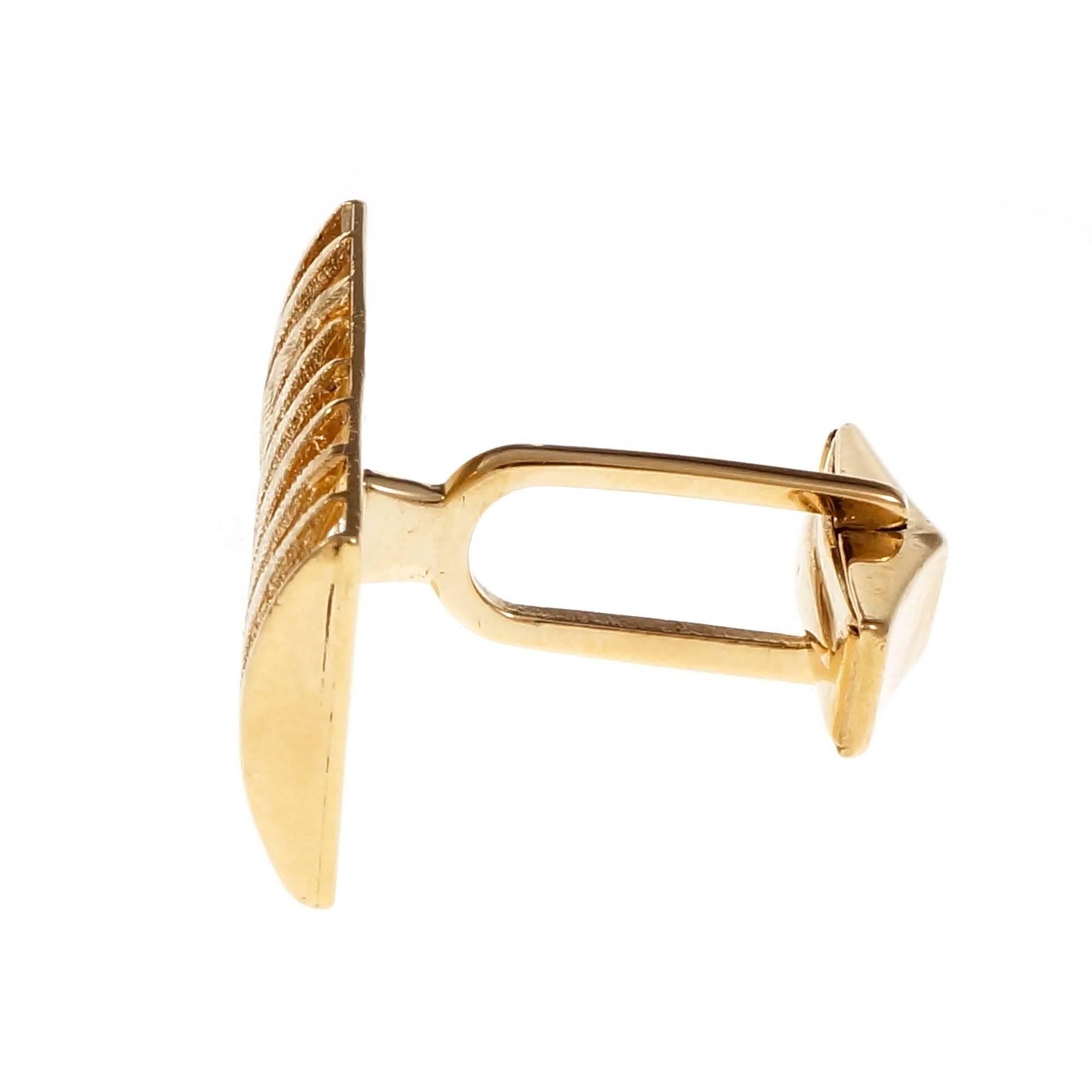 Gold Textured Rectangular Cufflinks In Good Condition For Sale In Stamford, CT