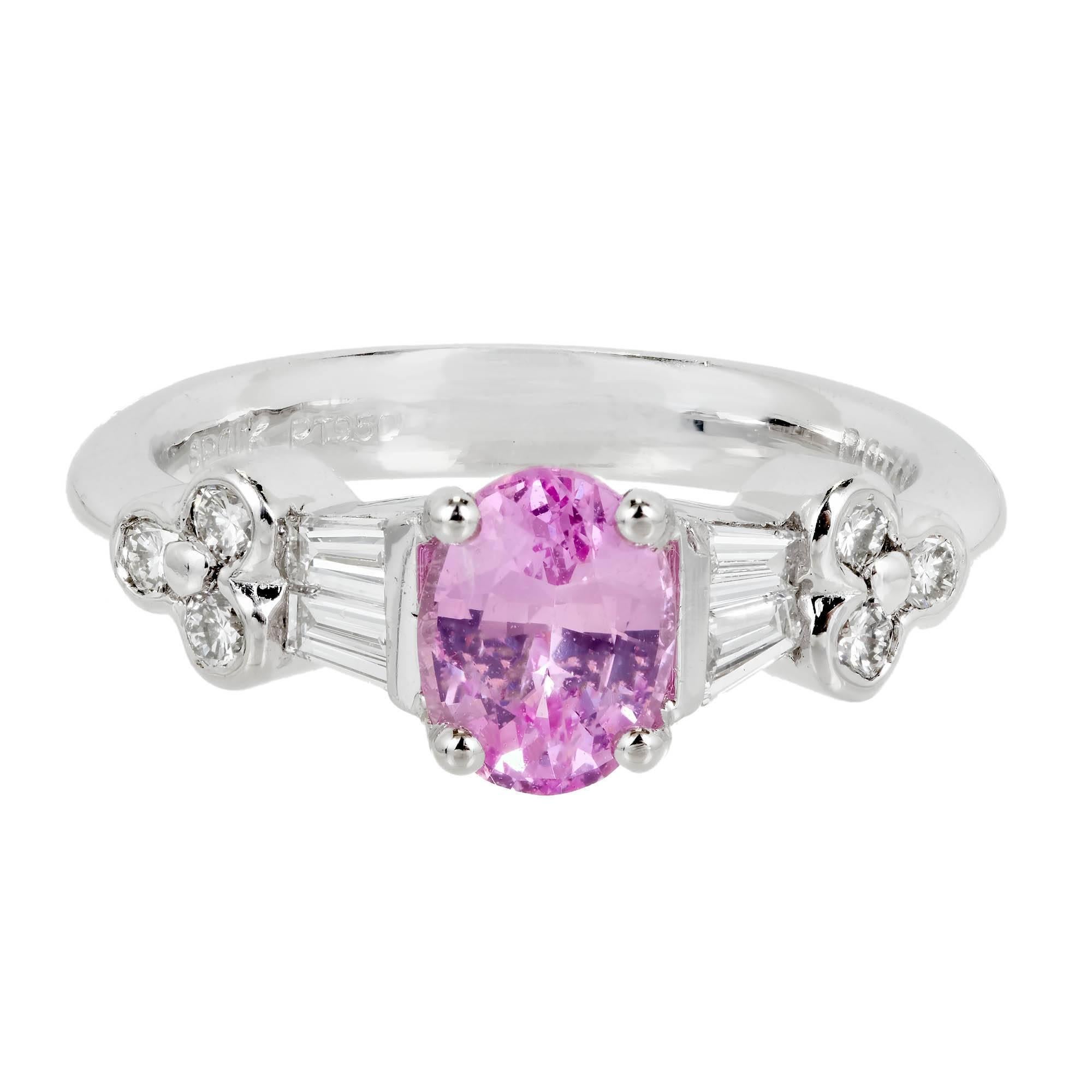 Verlobungsring mit GIA-zertifiziertem rosa ovalem Saphir und Diamant in Platin im Angebot