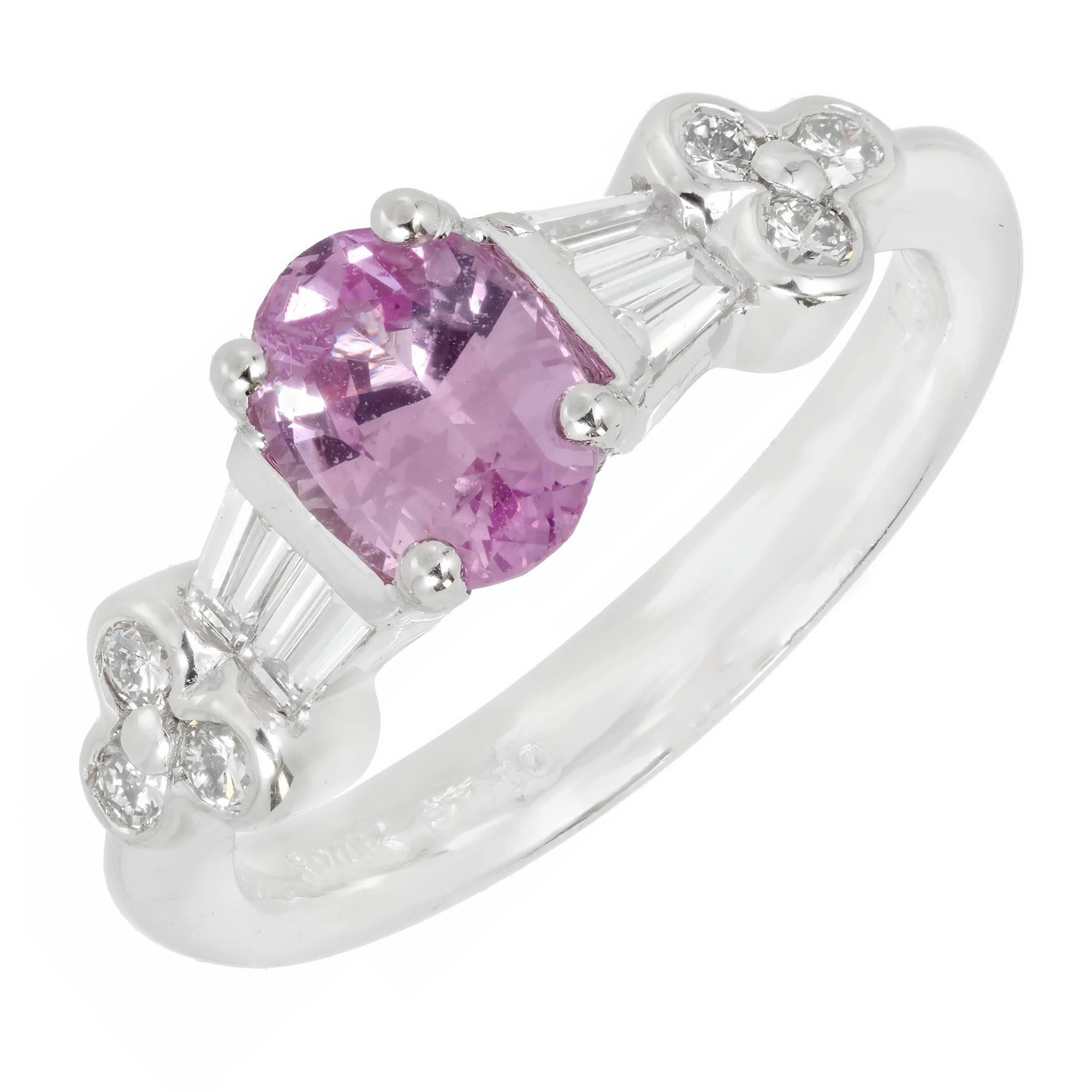 Verlobungsring mit GIA-zertifiziertem rosa ovalem Saphir und Diamant in Platin im Angebot 1