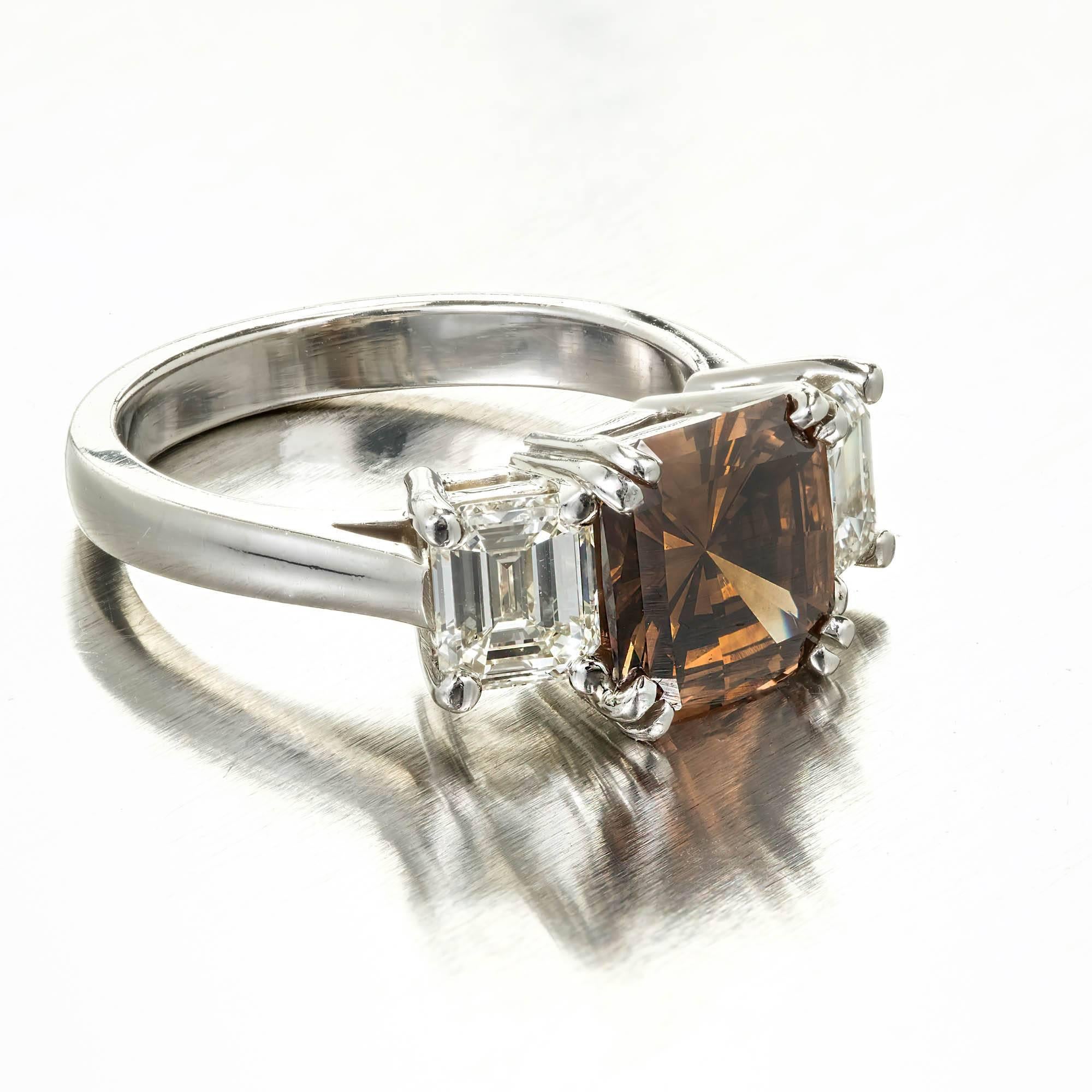 Peter Suchy Bague de fiançailles à trois pierres en platine avec diamant brun de 2,14 carats certifié GIA en vente 3