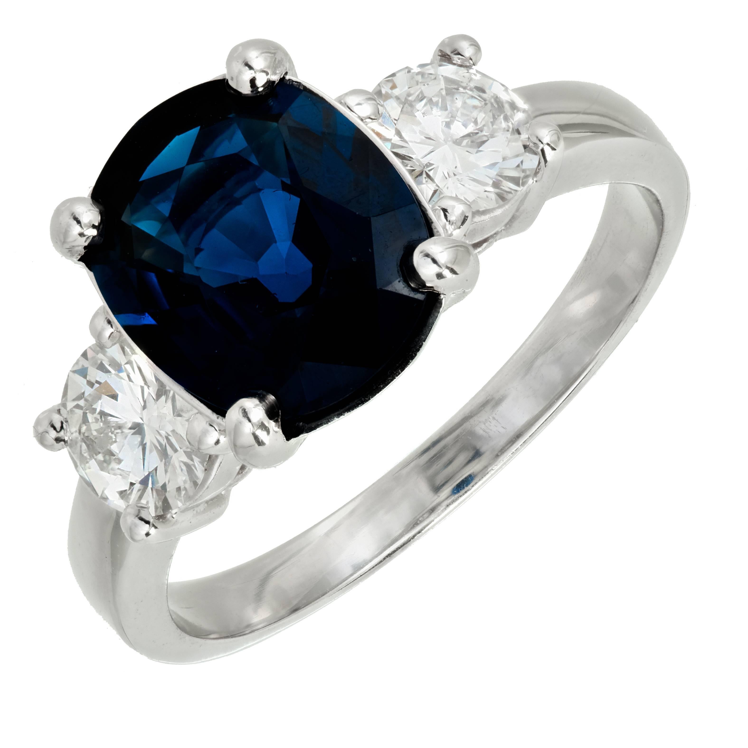 Peter Suchy Bague de fiançailles à trois pierres en diamants et saphir bleu de 3,24 carats certifié GIA  en vente