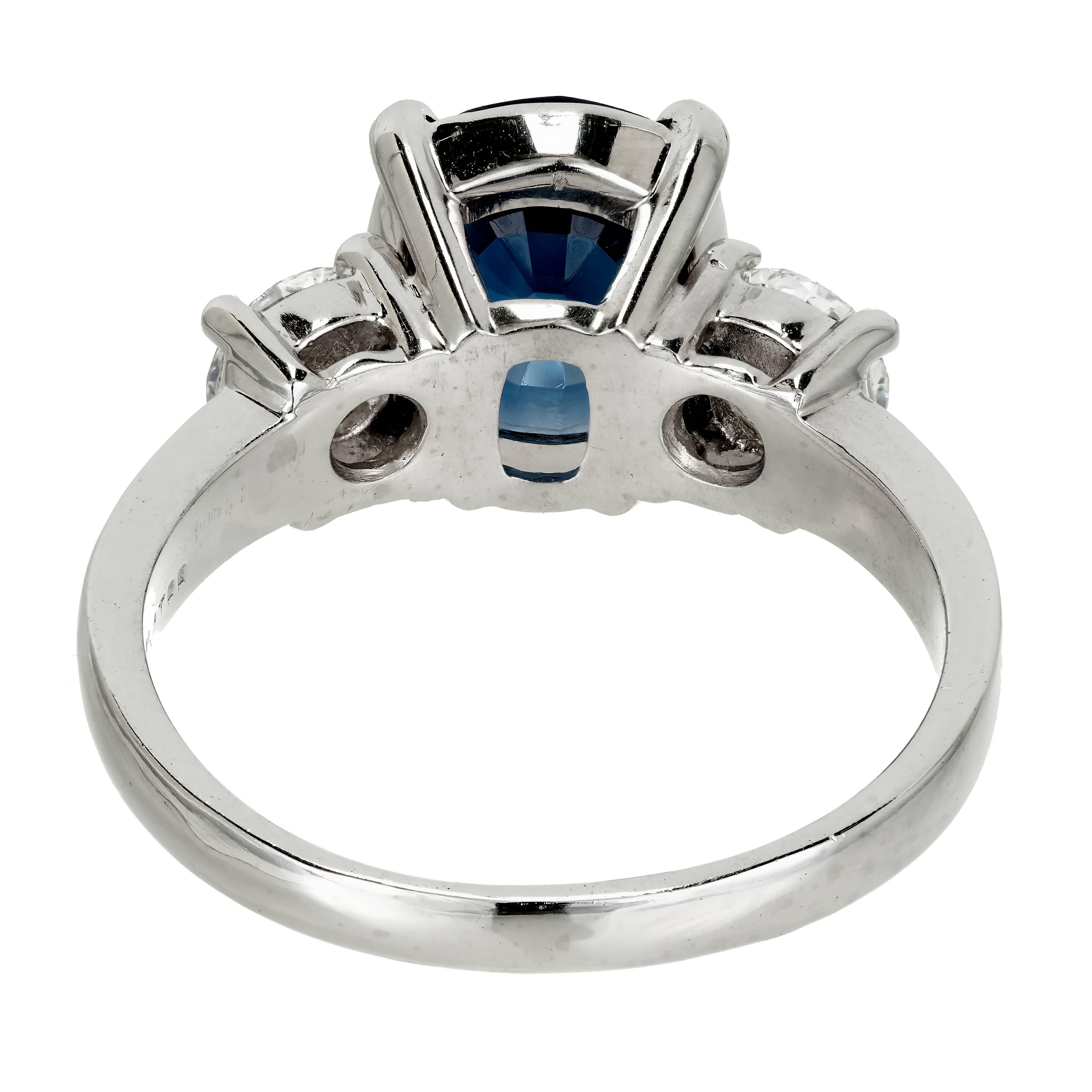 Peter Suchy Bague de fiançailles à trois pierres en diamants et saphir bleu de 3,24 carats certifié GIA  en vente 3