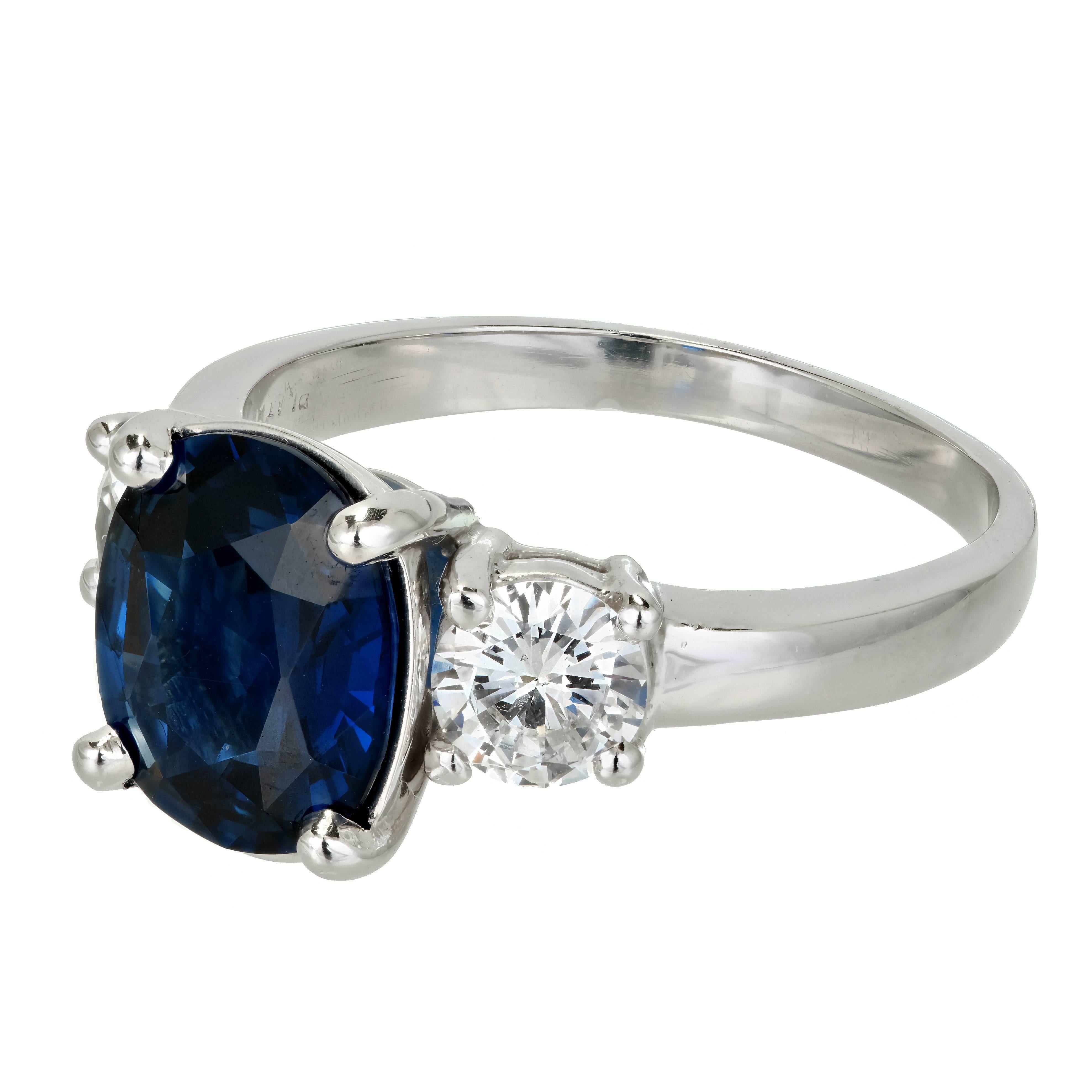 Peter Suchy Bague de fiançailles à trois pierres en diamants et saphir bleu de 3,24 carats certifié GIA  Excellent état - En vente à Stamford, CT