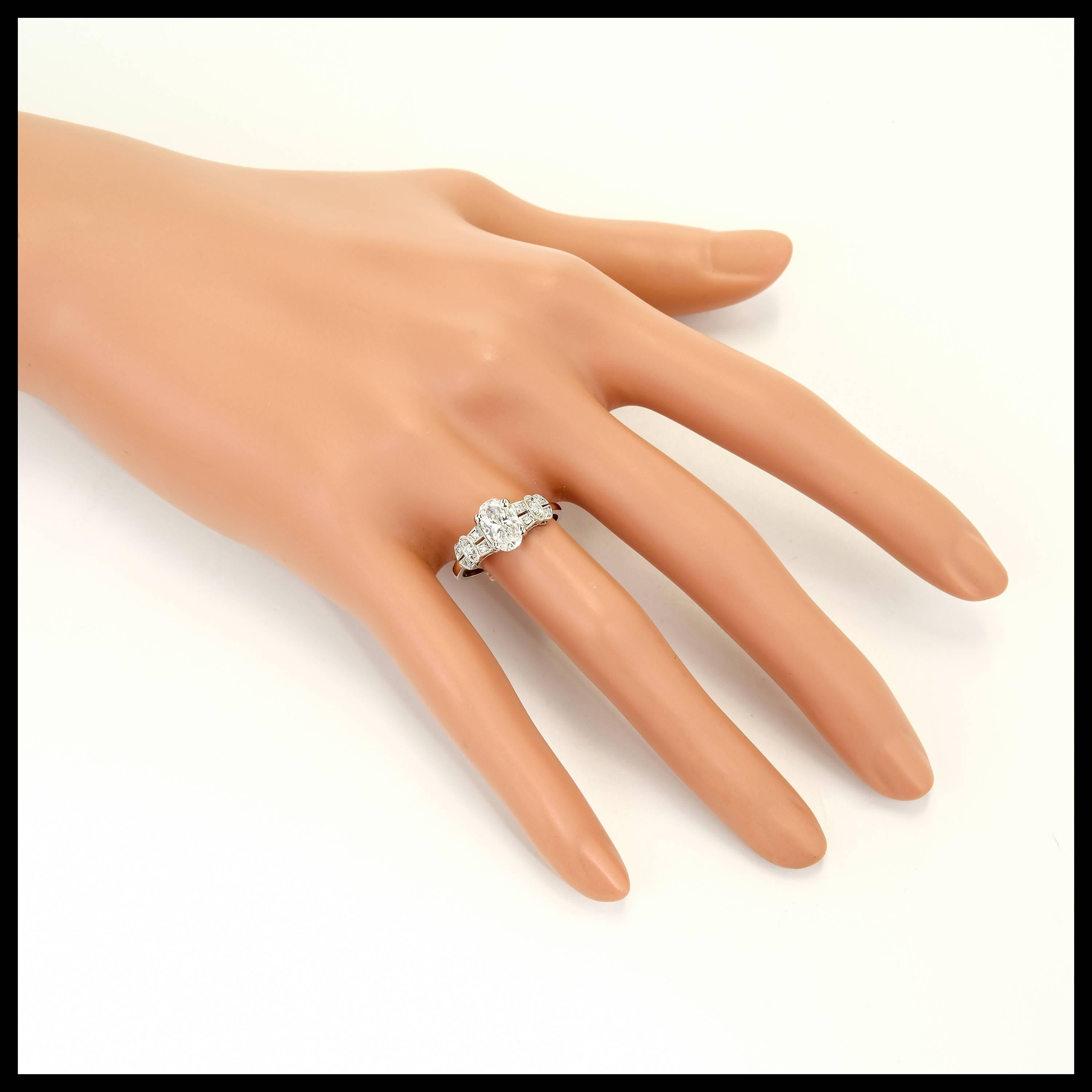 Verlobungsring aus Platin mit GIA-zertifiziertem 1,08 Karat ovalem Diamanten von Peter Suchy im Angebot 2