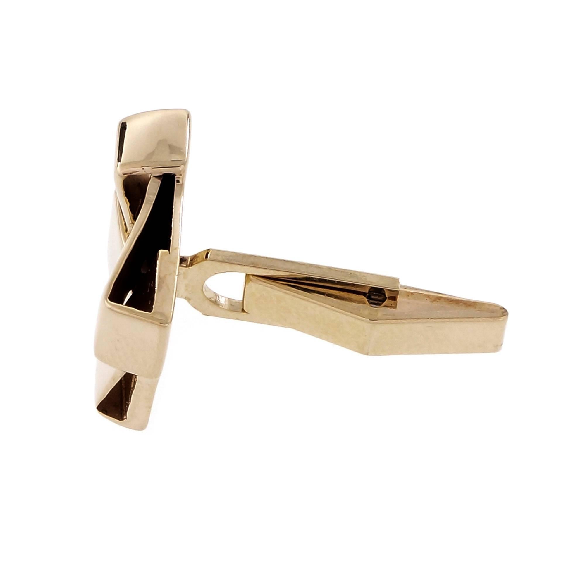 Mid-Century Yellow Gold Folded Cufflinks In Good Condition For Sale In Stamford, CT