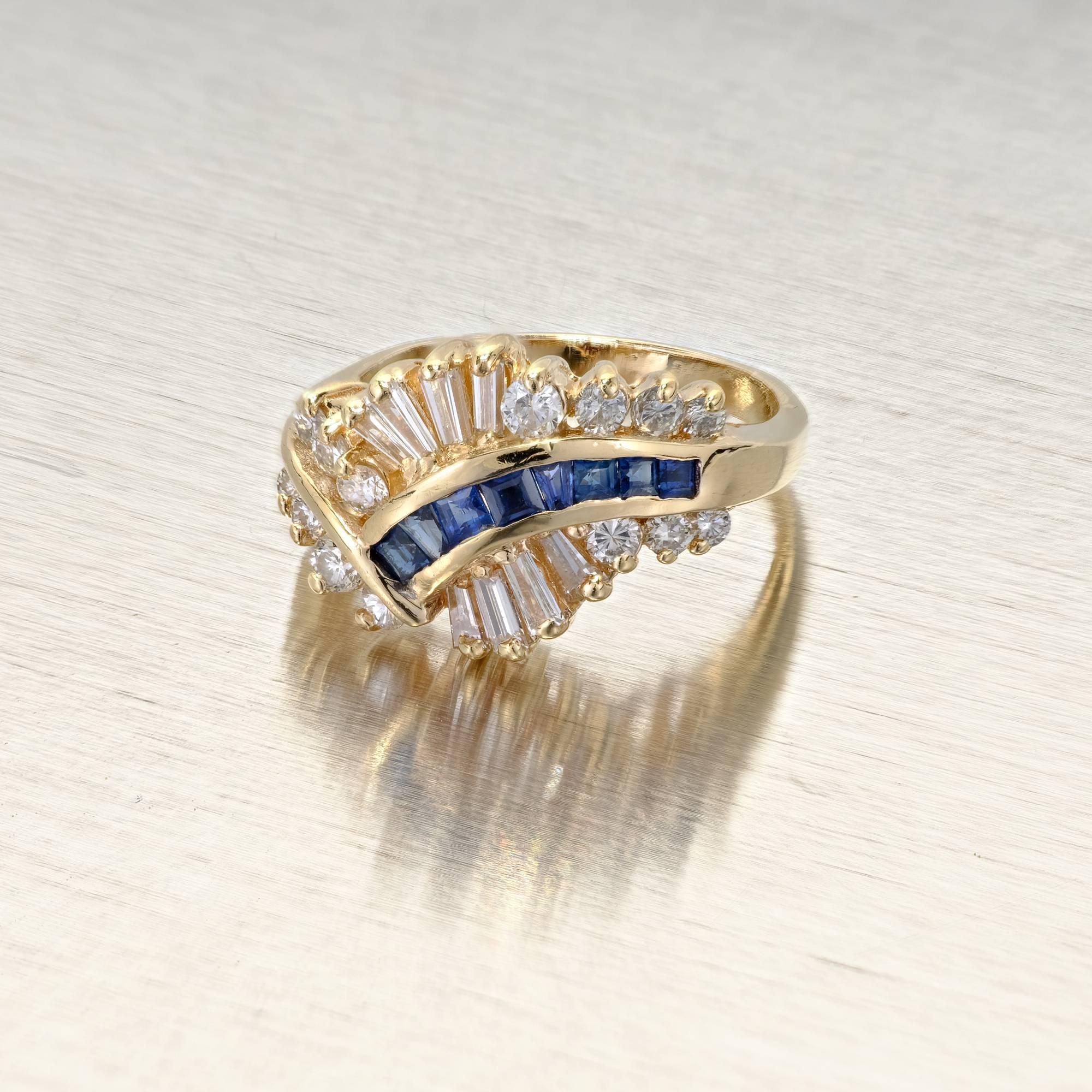 Taglio rotondo Anello da cocktail in oro con zaffiro e diamante 1960 con cupola a vortice in vendita
