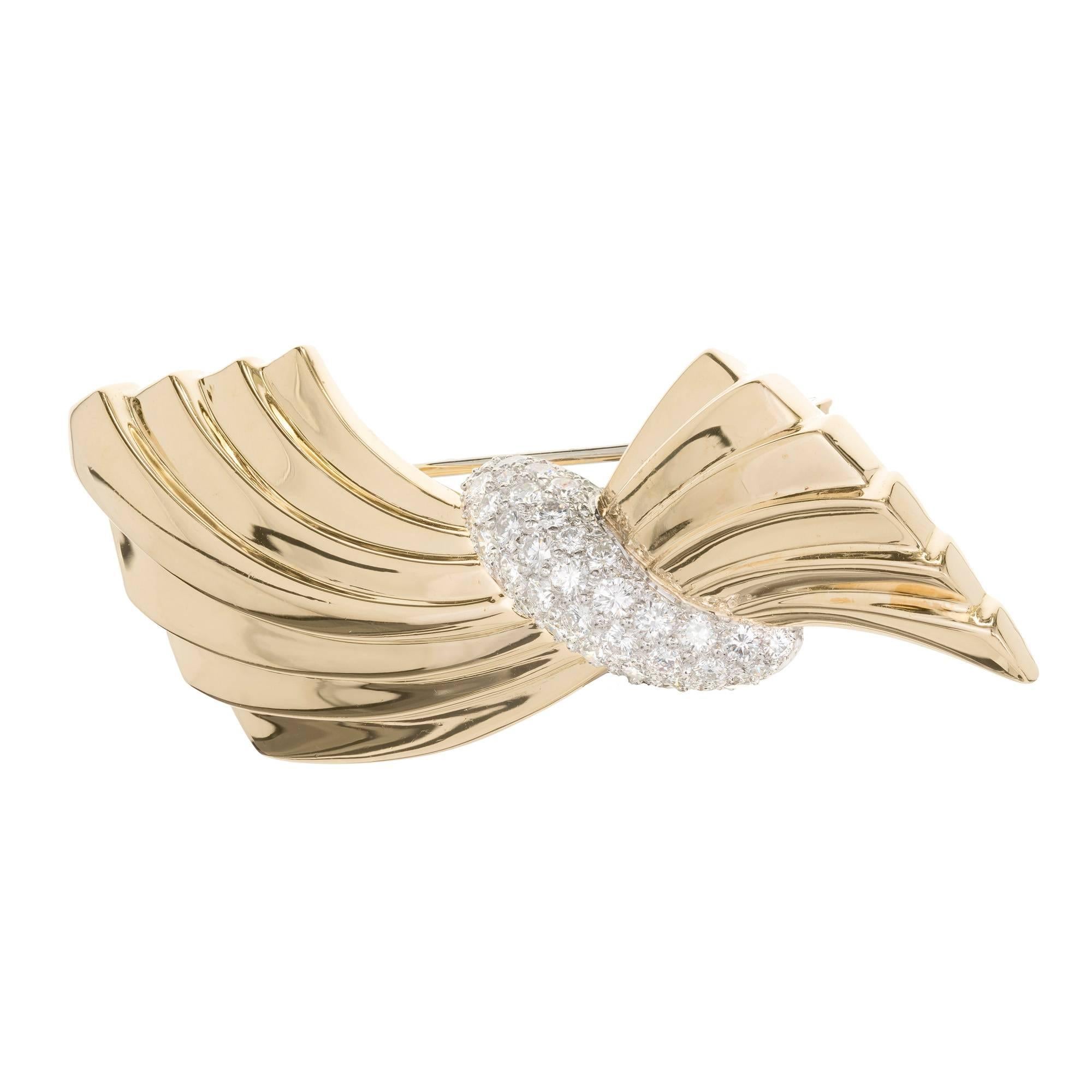 Van Cleef & Arpels 1.60 Carat Diamond Swirl Gold Brooch For Sale