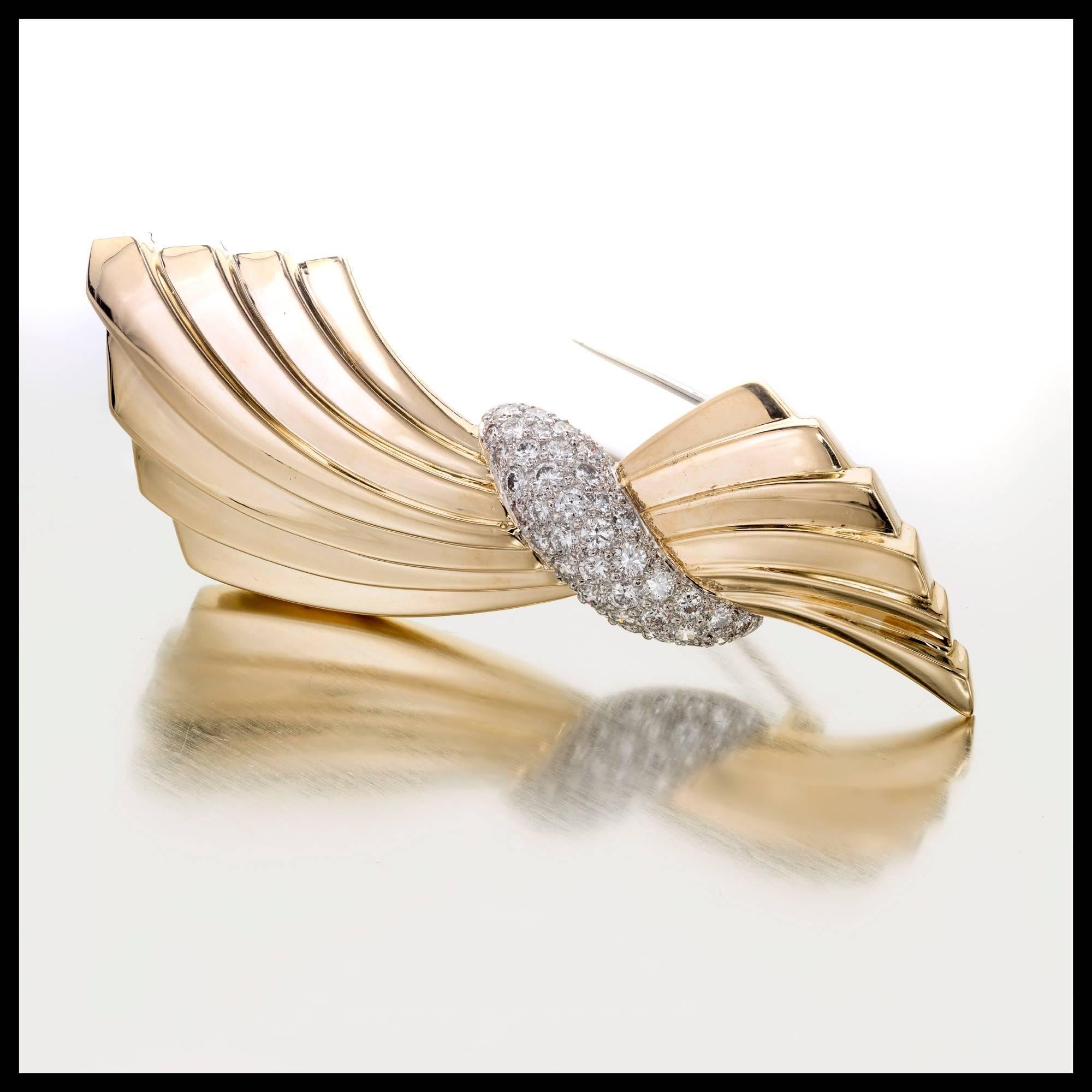 Van Cleef & Arpels 1.60 Carat Diamond Swirl Gold Brooch For Sale 3